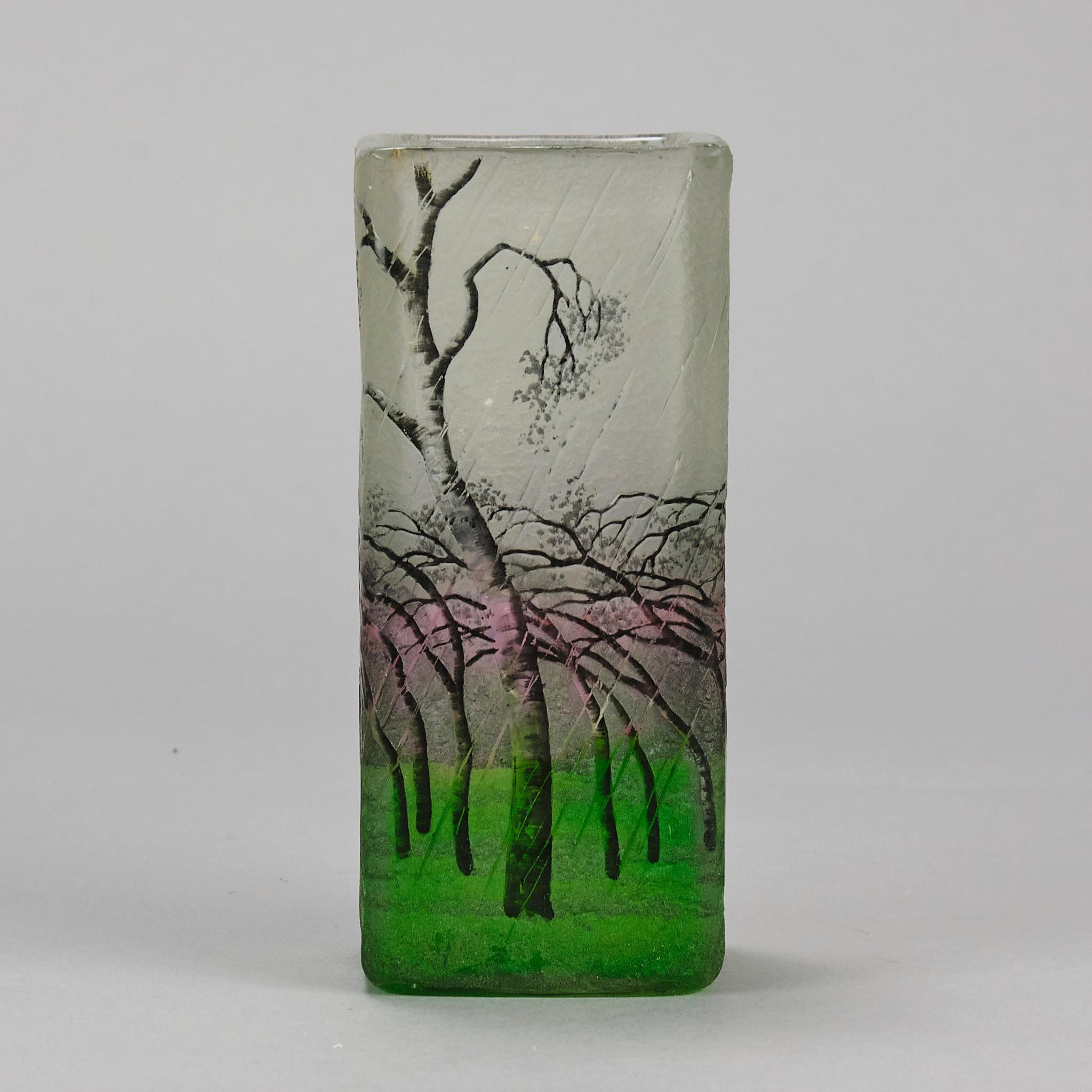 Vaso in vetro Art Nouveau dei primi del Novecento intitolato 
