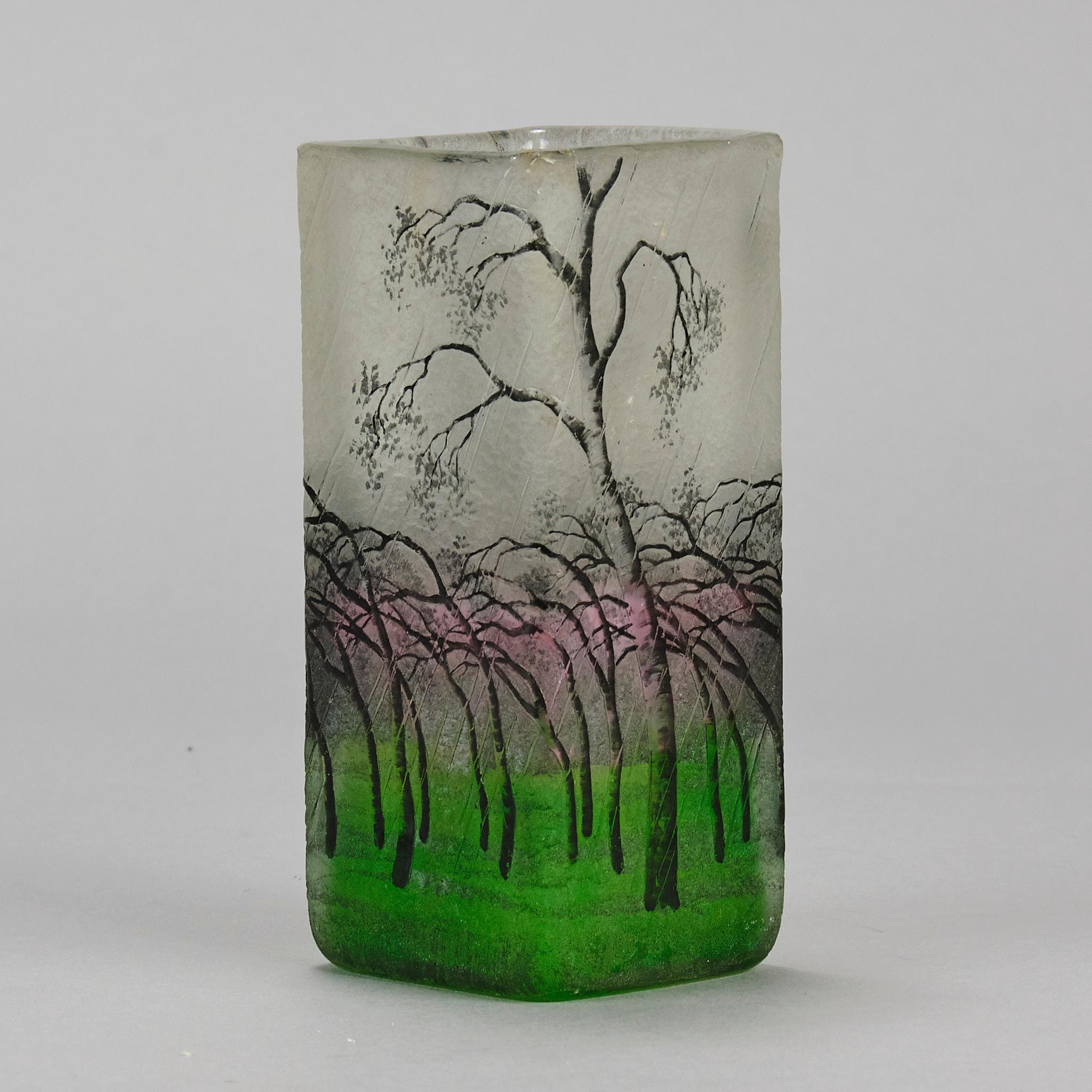 Francese Vaso in vetro Art Nouveau dei primi del Novecento intitolato 