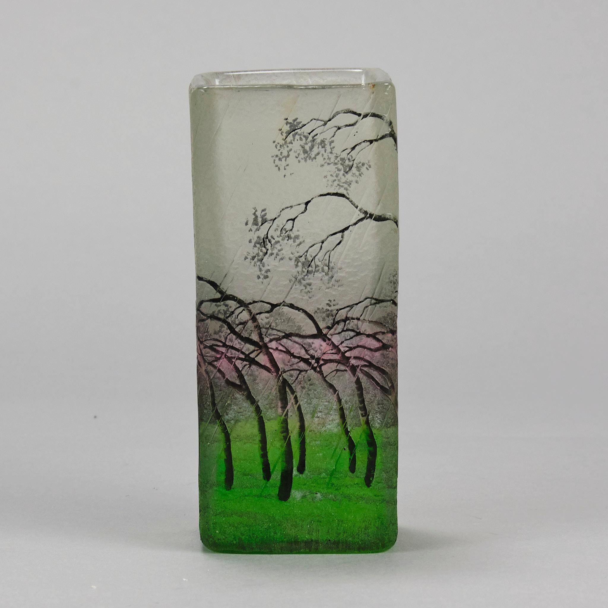 Realizzato con acquaforte Vaso in vetro Art Nouveau dei primi del Novecento intitolato 