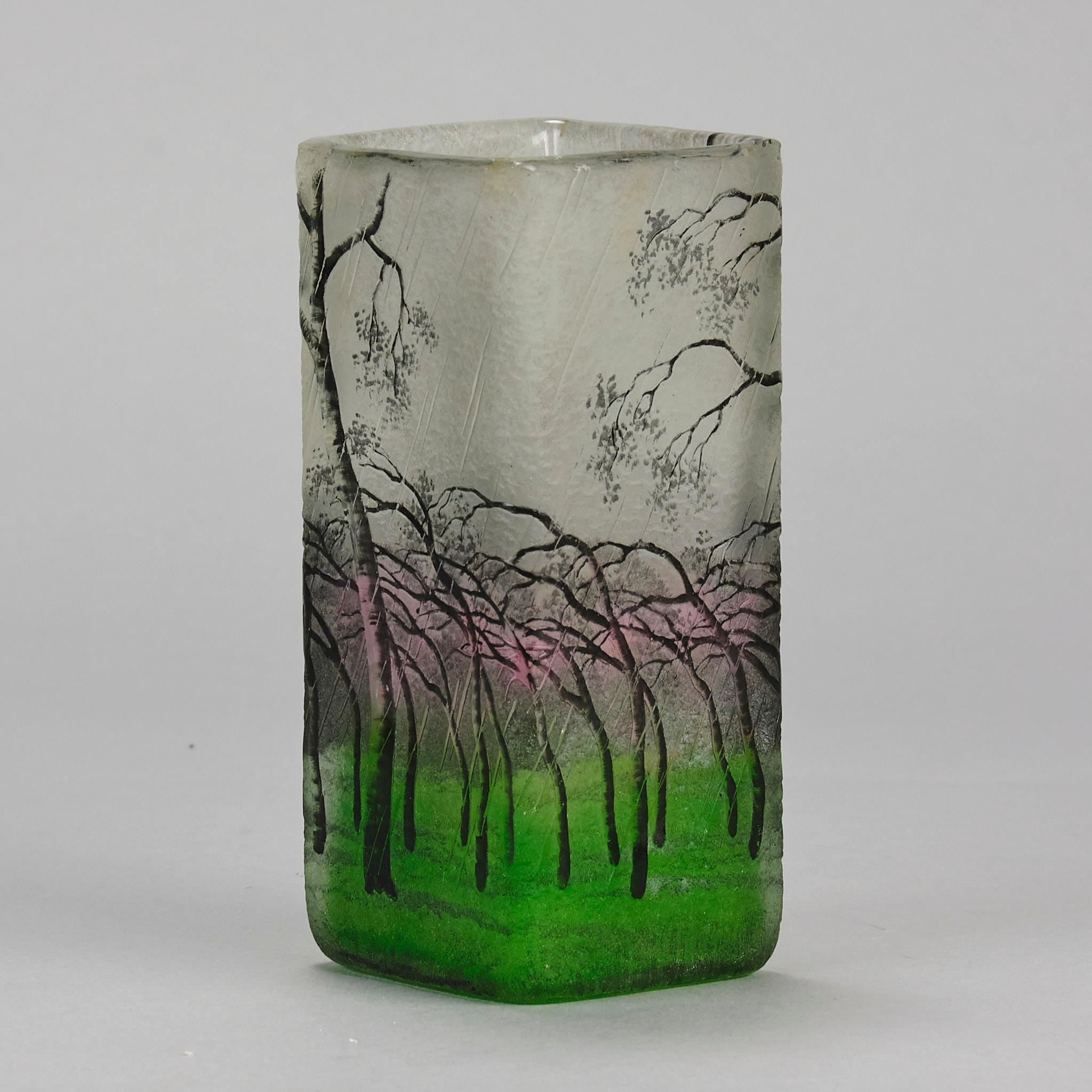Vaso in vetro Art Nouveau dei primi del Novecento intitolato 