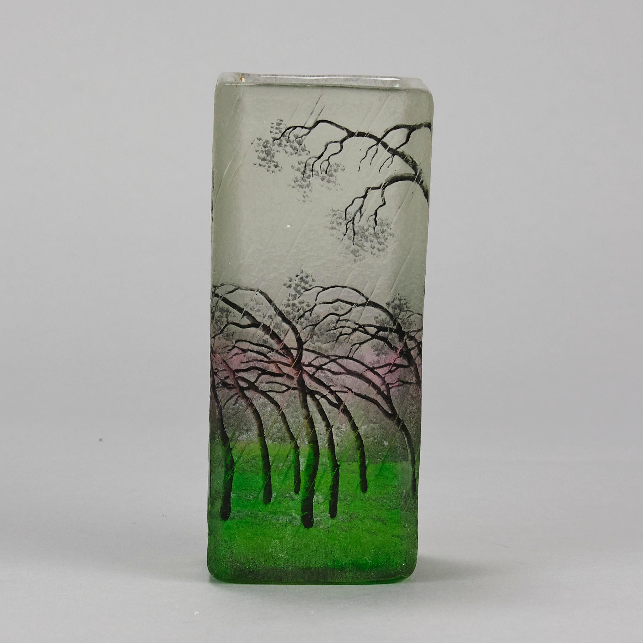 Vaso in vetro Art Nouveau dei primi del Novecento intitolato 