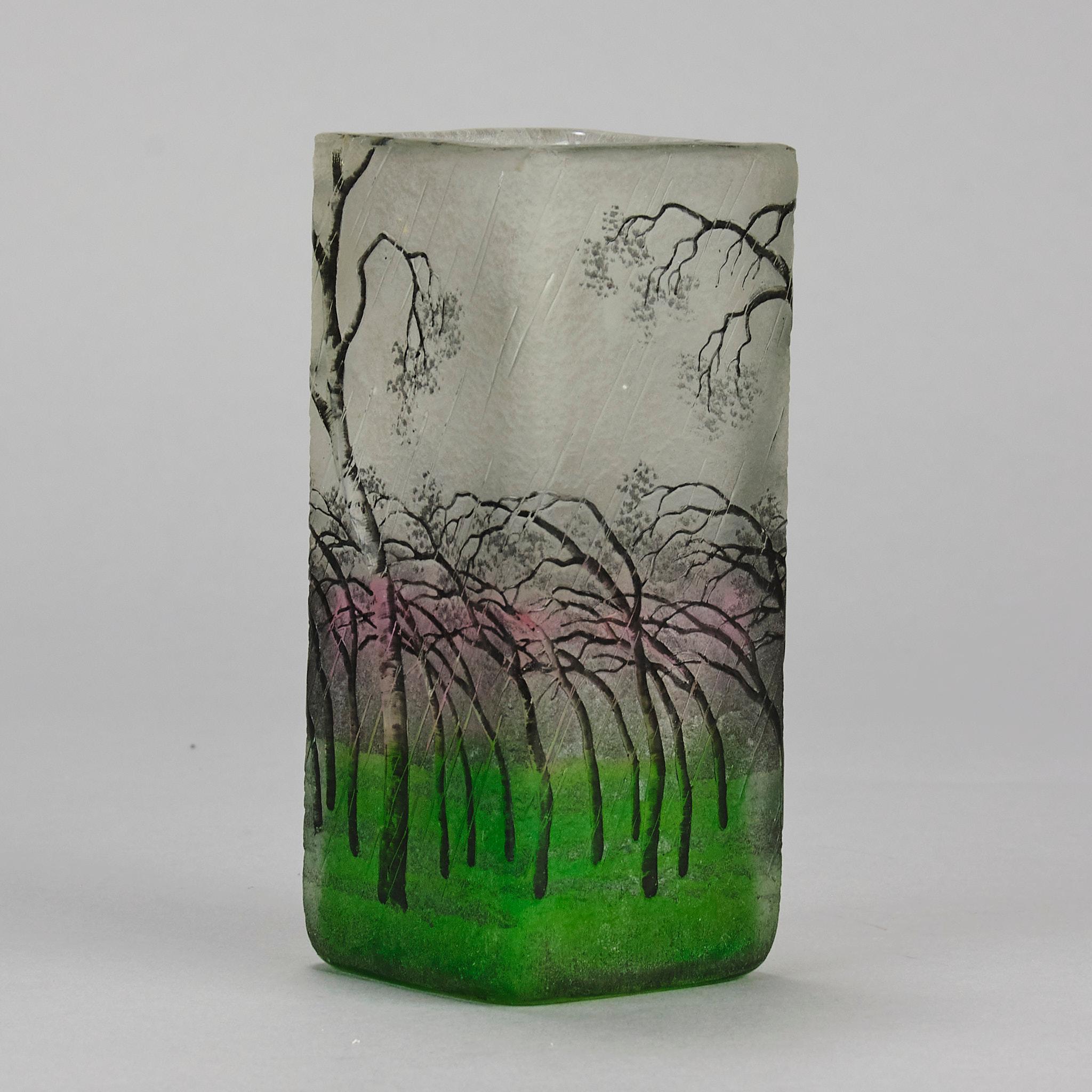 Vaso in vetro Art Nouveau dei primi del Novecento intitolato 