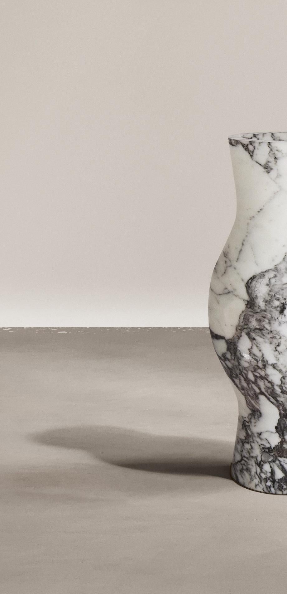 Vaso Rain in Marmo Arabescato di Paloma Editions In condizioni Nuovo in vendita a Geneve, CH