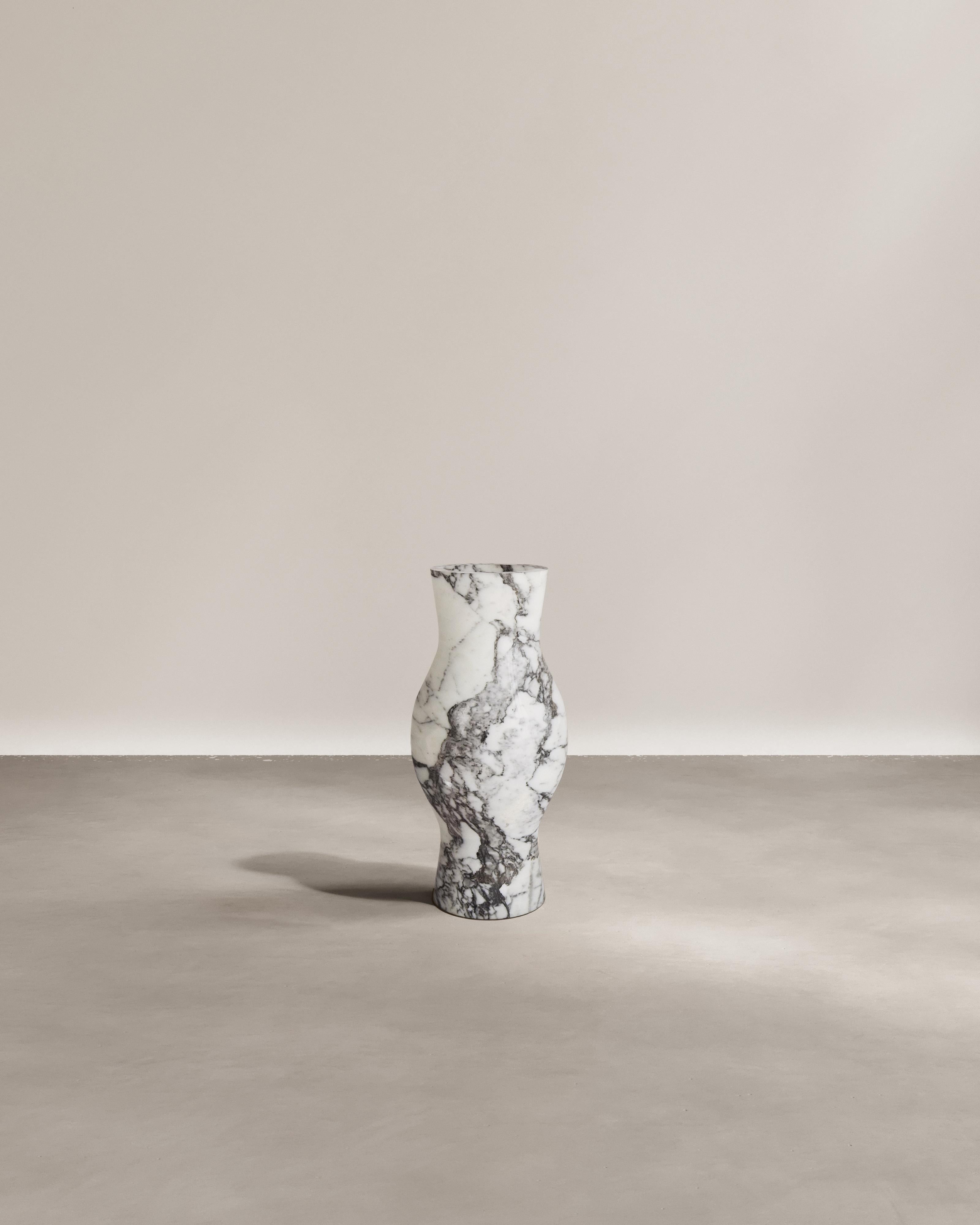 XXI secolo e contemporaneo Vaso Rain in Marmo Arabescato di Paloma Editions in vendita