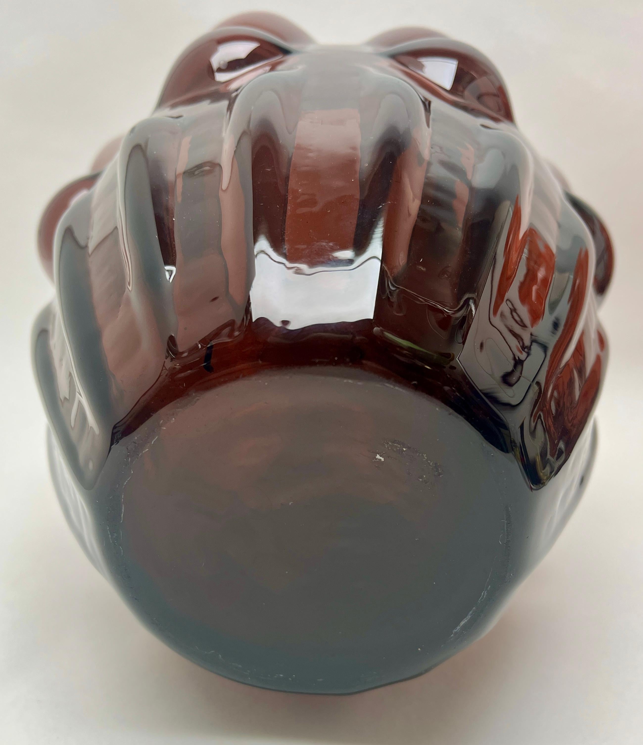 Regenbogen-Kunstglas Co, mundgeblasene, gerippte, runde Vase (1942-1973) im Angebot 2