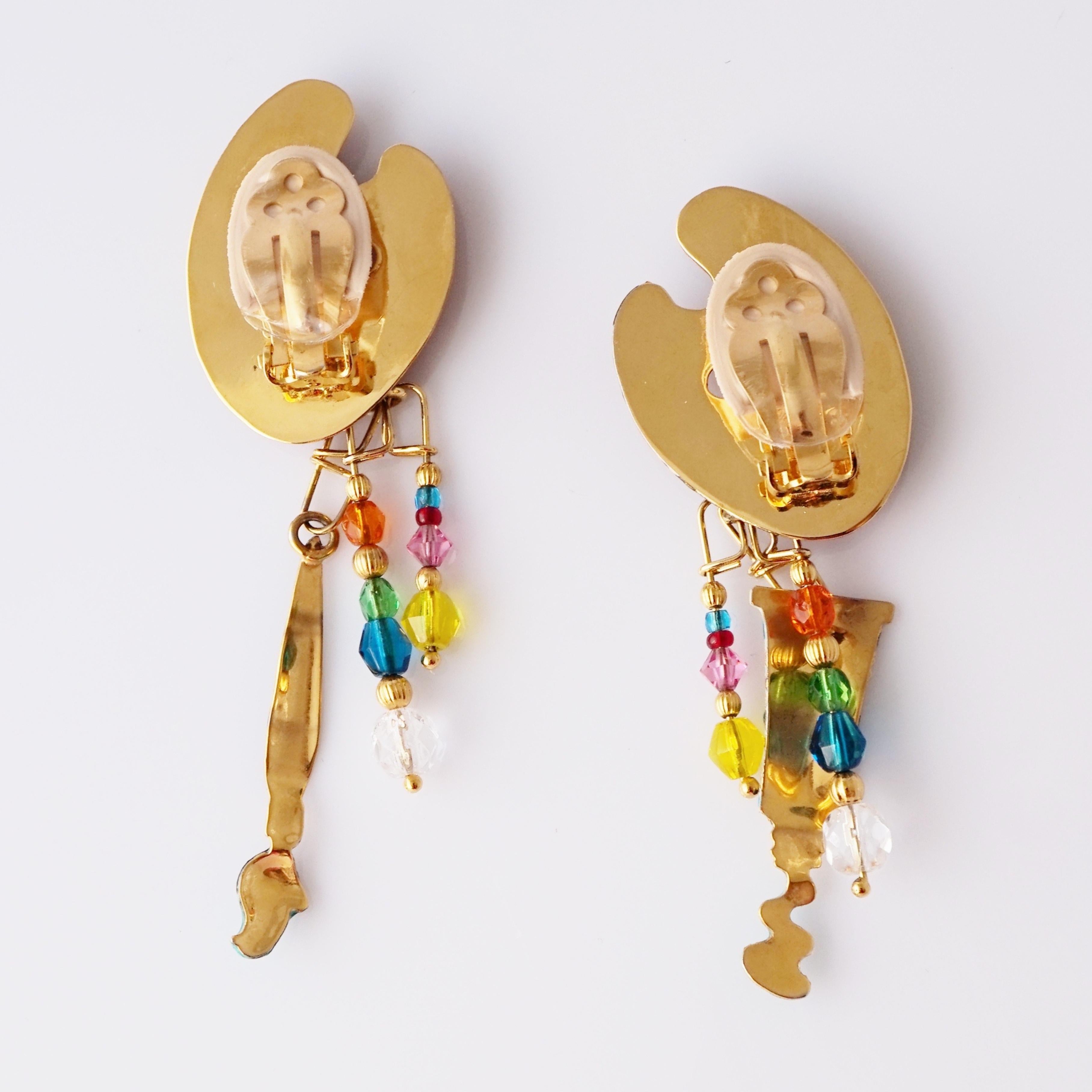 Rainbow Artist Palette Enameled Dangle Earrings By Lunch at the Ritz, 1980s In condizioni buone in vendita a McKinney, TX