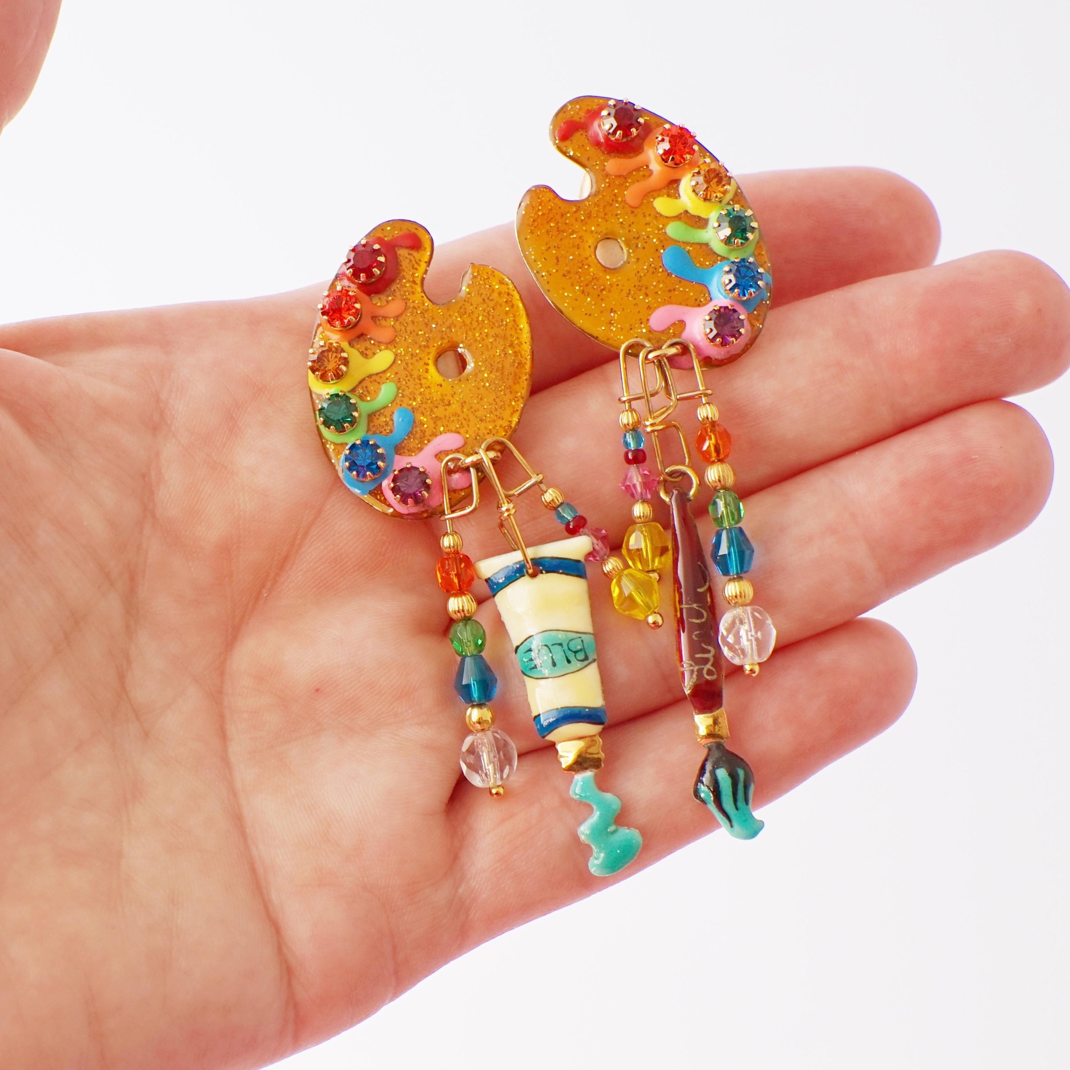 Rainbow Artist Palette Enameled Dangle Earrings By Lunch at the Ritz, 1980s in vendita 1