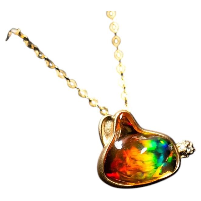Halskette mit Anhänger „Rainbow Bunny Rabbit“ aus mexikanischem Feueropal und Diamanten, 18 Karat