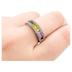Regenbogenfarbener Saphir- und Diamantring aus Weißgold