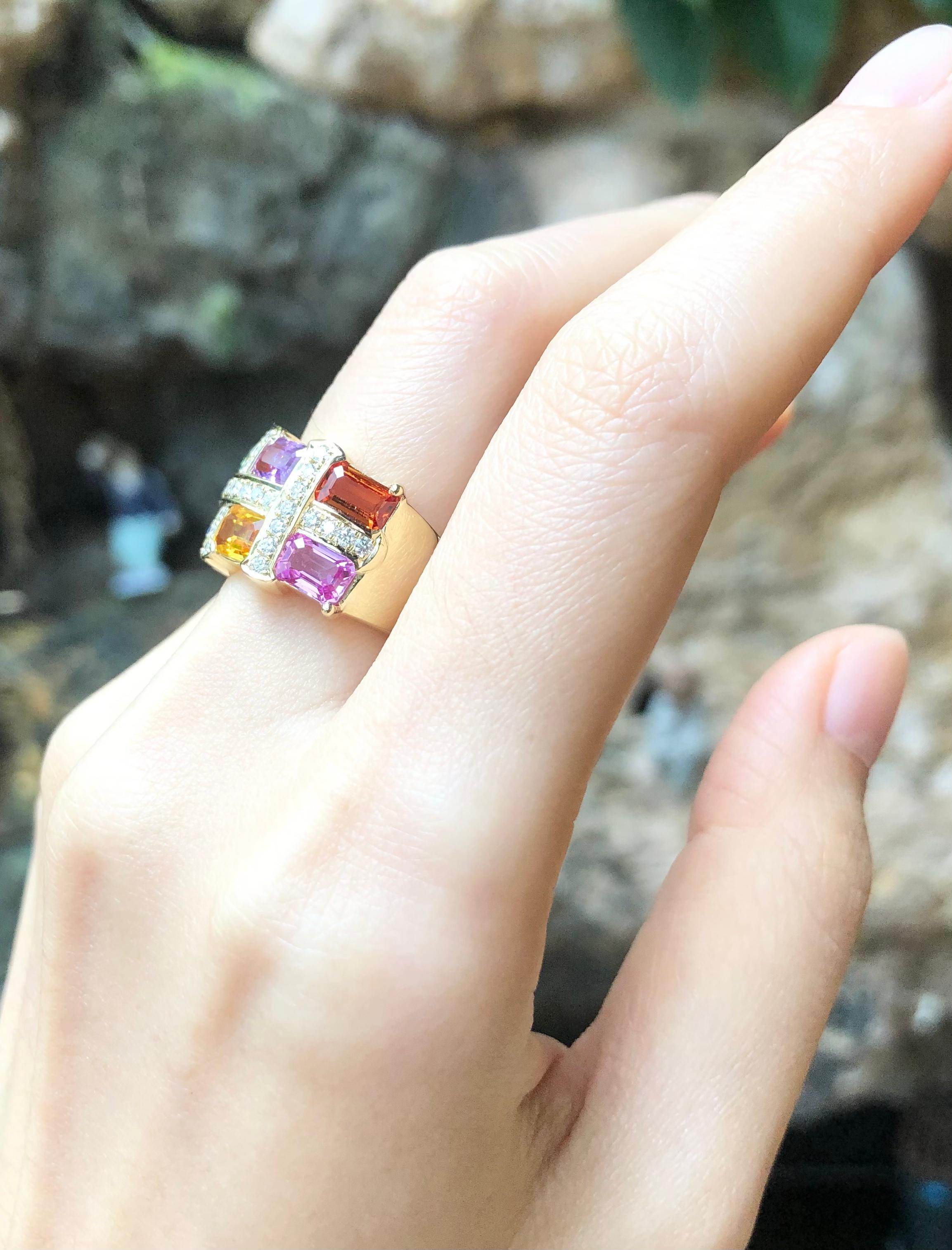 Anello con zaffiro color arcobaleno e diamanti incastonati in oro 18 carati In condizioni Nuovo in vendita a Bangkok, TH