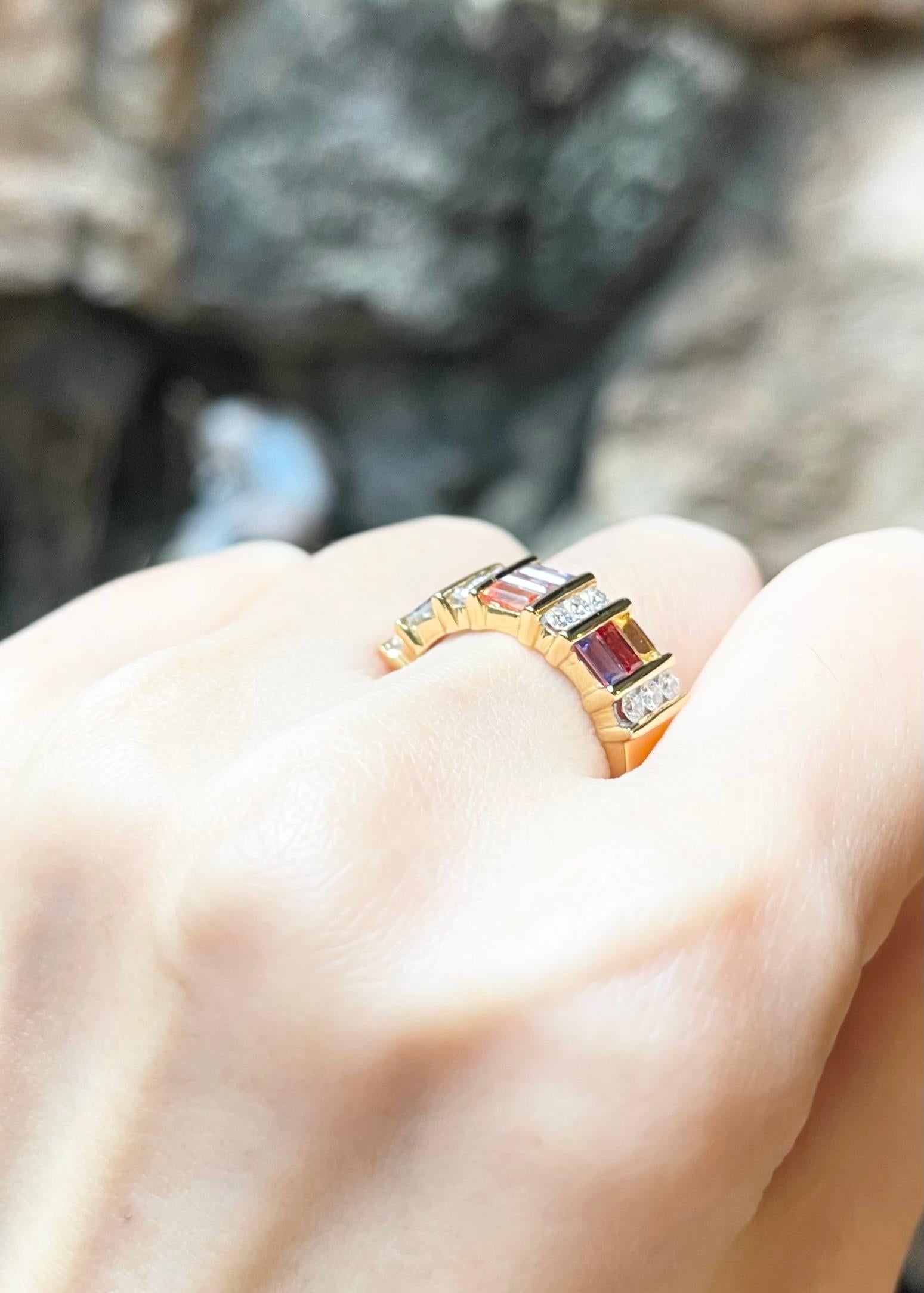 Ring mit Regenbogenfarbenem Saphir und Diamant in 18 Karat Goldfassungen gefasst (Baguetteschliff) im Angebot