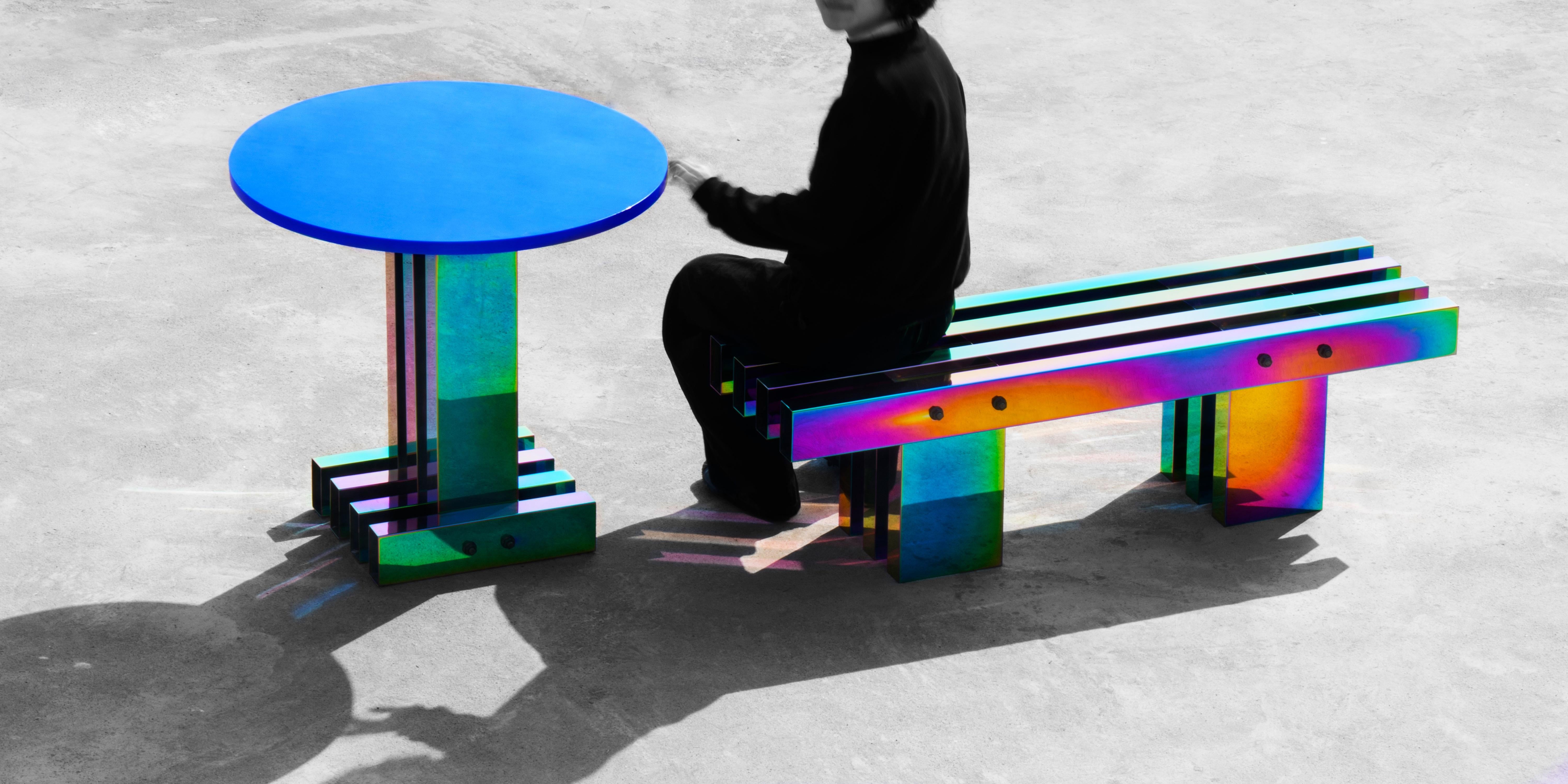 Mesa de comedor caliente de acero inoxidable color arco iris de Studio Buzao Siglo XXI y contemporáneo en venta