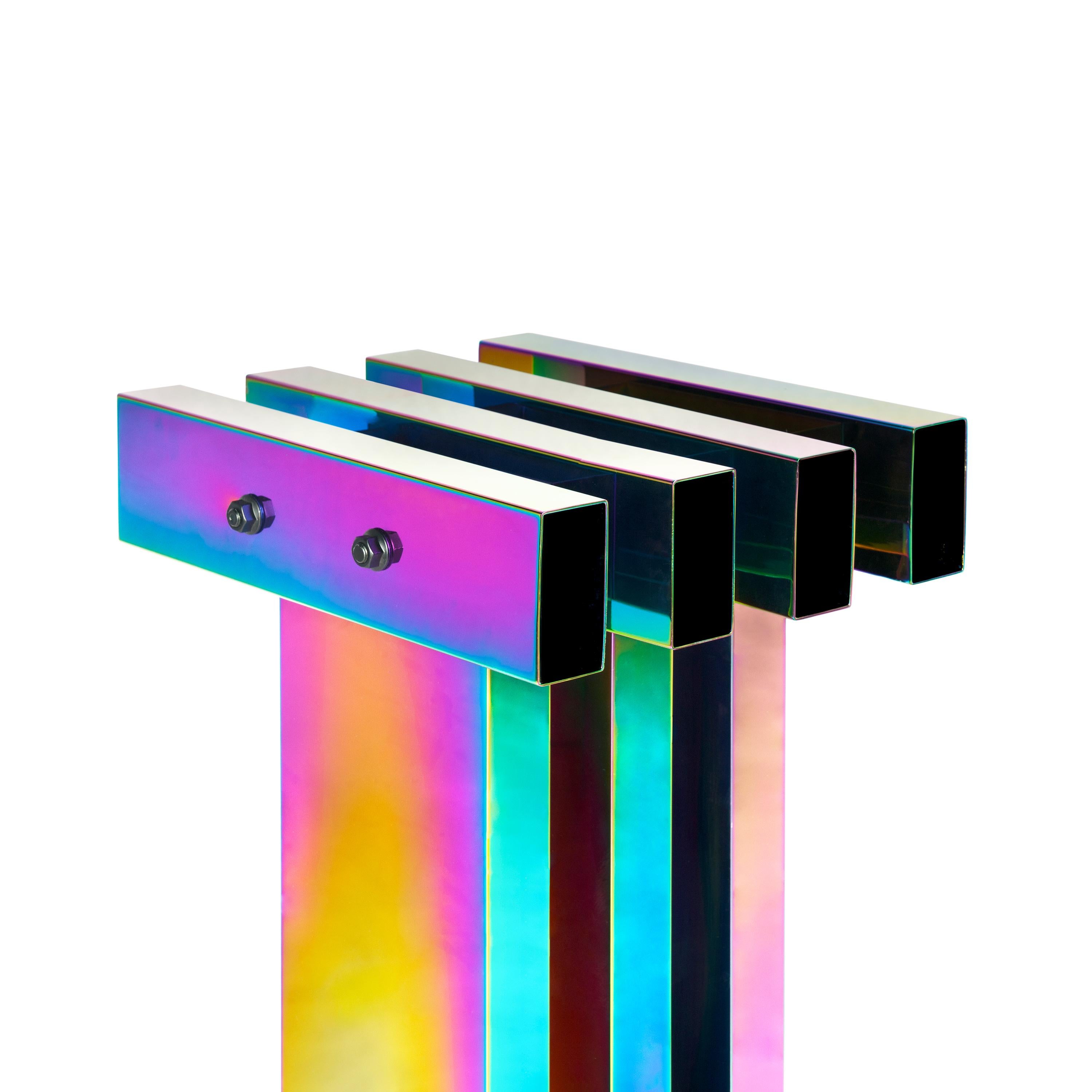 XXIe siècle et contemporain Piédestal à chaud en acier inoxydable de couleur arc-en-ciel par Studio Buzao en vente