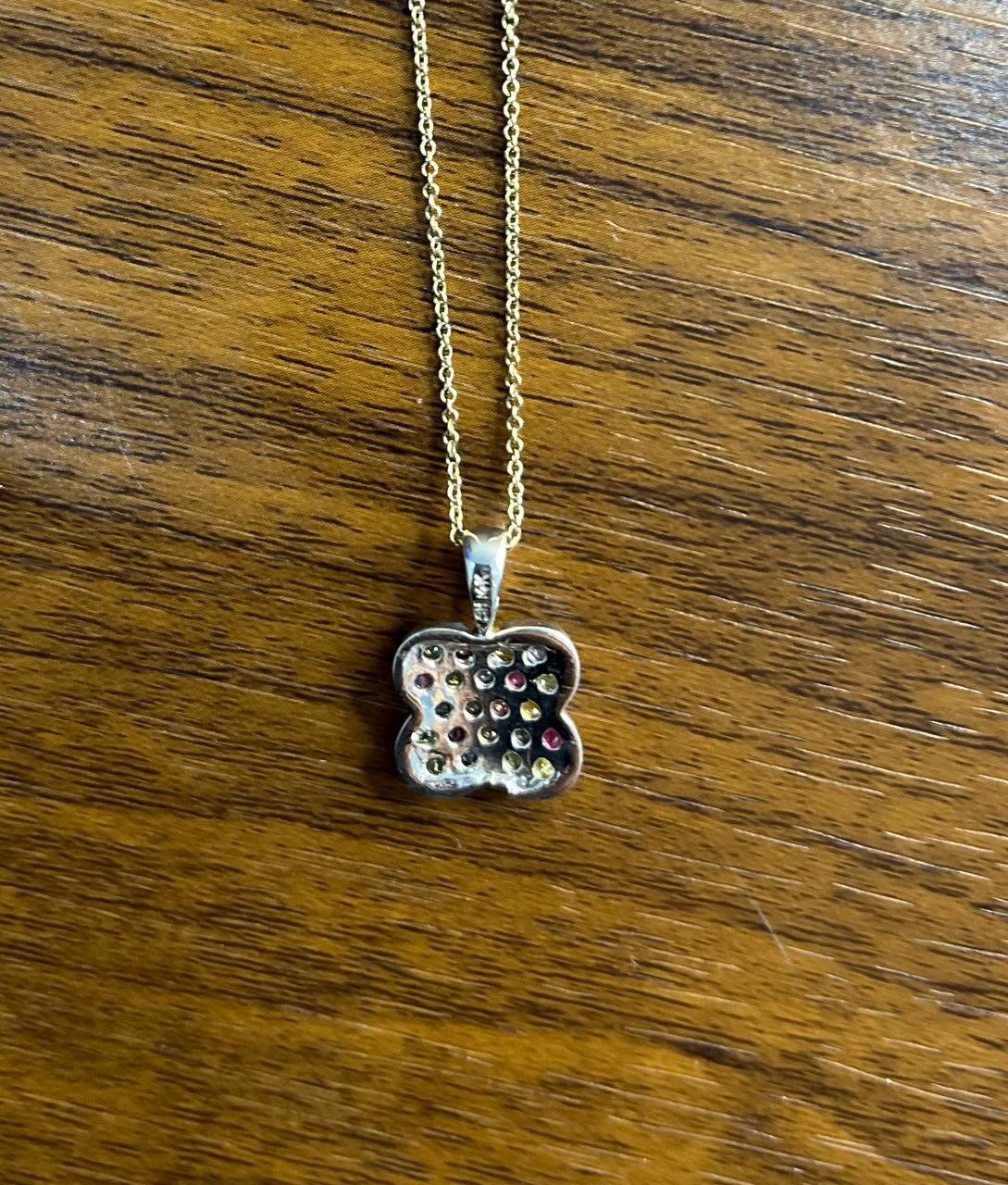 Collier pendentif en or blanc 14 carats pavé de pierres précieuses colorées arc-en-ciel en vente 2