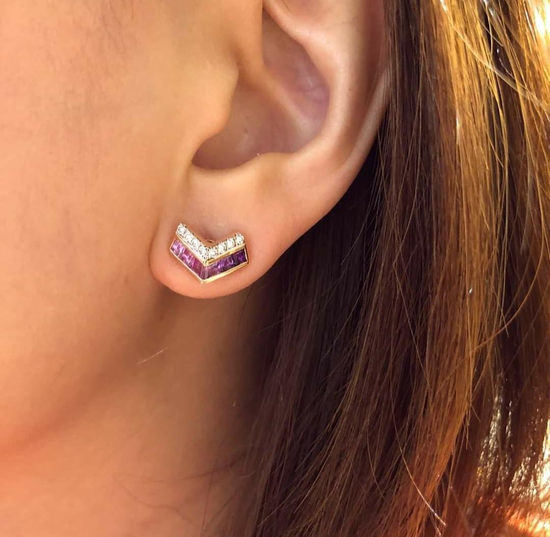 Boucles d'oreilles en or 18 carats avec saphirs et diamants de couleur arc-en-ciel Pour femmes en vente