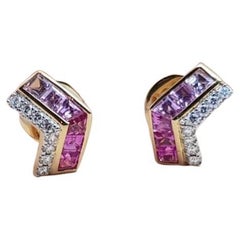 Boucles d'oreilles en or 18 carats avec saphirs et diamants de couleur arc-en-ciel