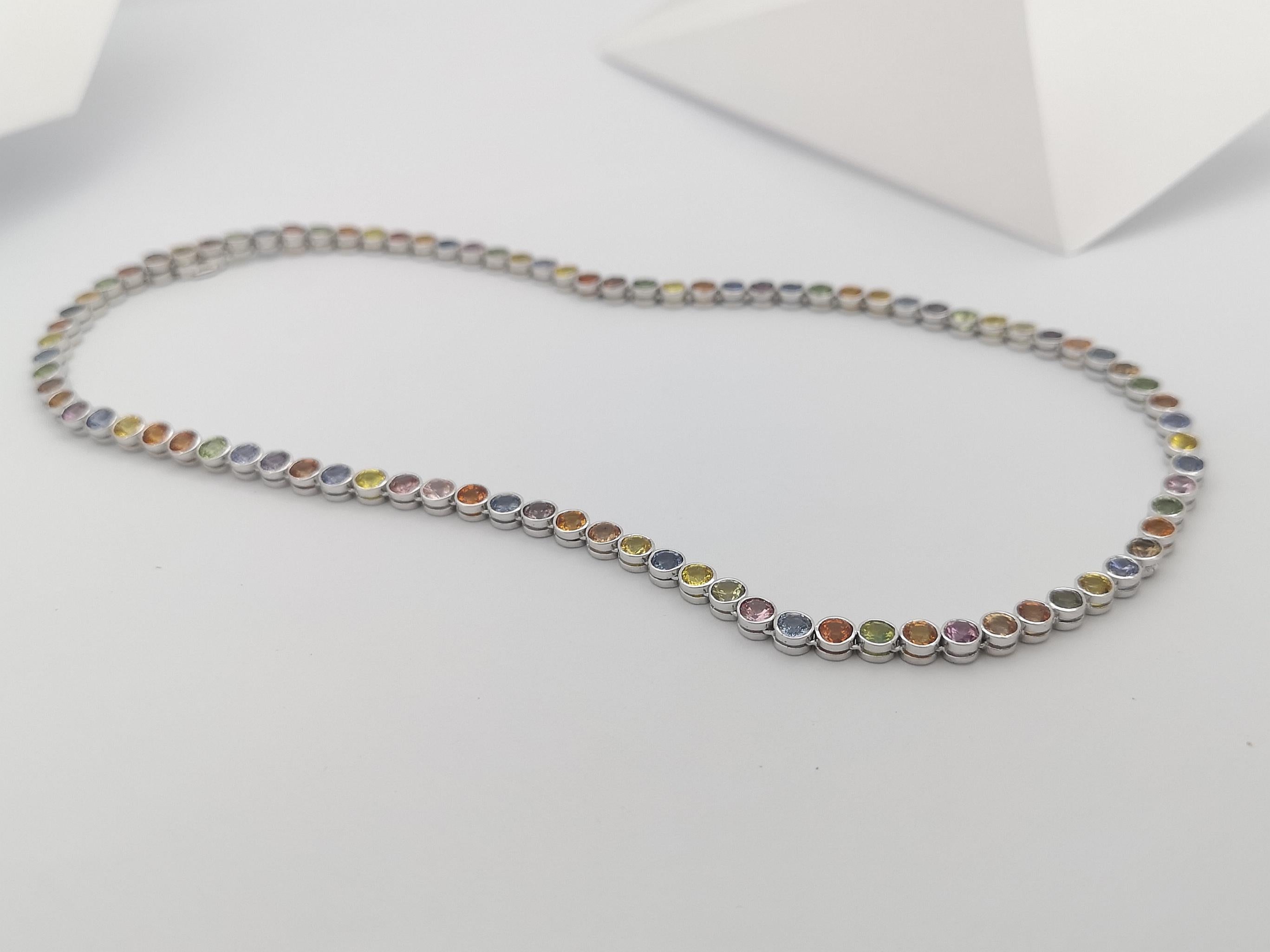 Couleur arc-en-ciel Saphir  Collier serti en or blanc 18 carats en vente 5