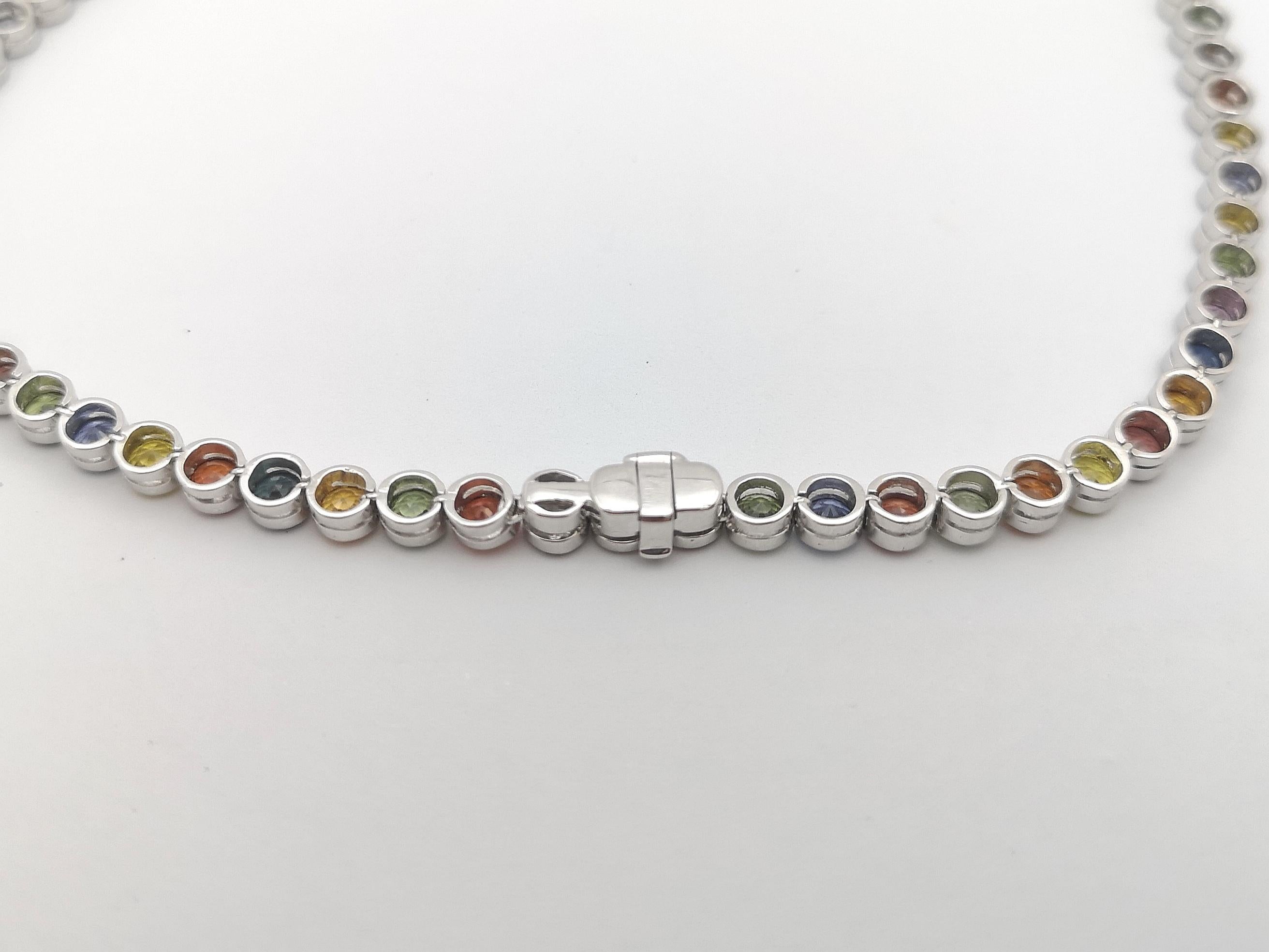 Couleur arc-en-ciel Saphir  Collier serti en or blanc 18 carats en vente 6