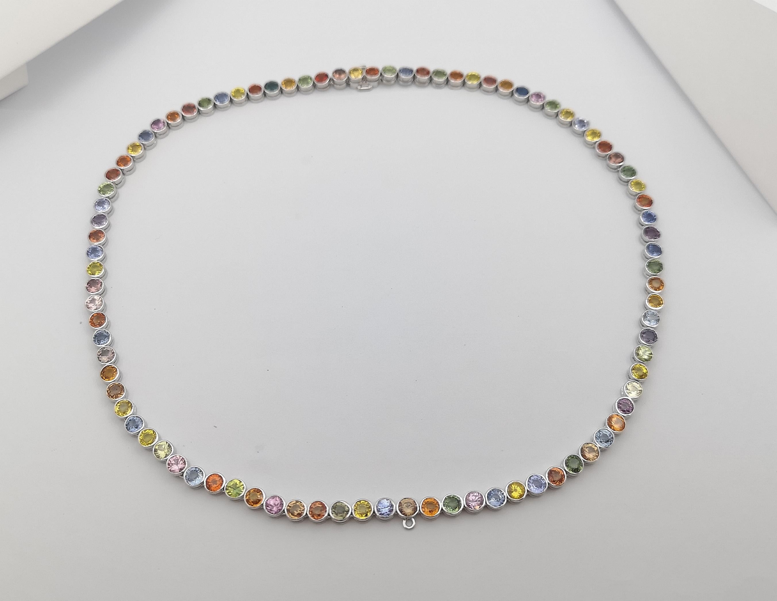 Couleur arc-en-ciel Saphir  Collier serti en or blanc 18 carats en vente 1