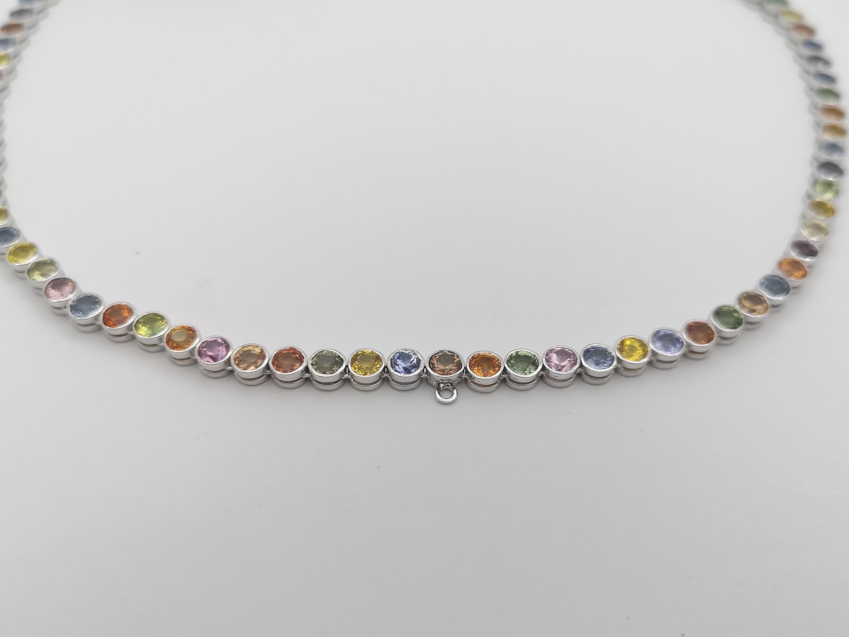 Couleur arc-en-ciel Saphir  Collier serti en or blanc 18 carats en vente 2