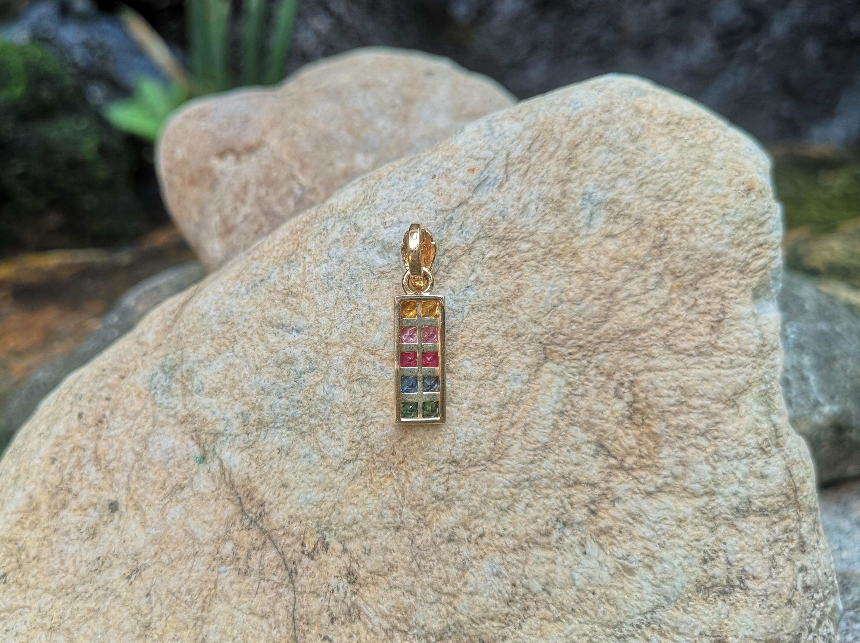 Rainbow Colour Sapphire Pendant Set in 18 Karat Gold Settings In New Condition For Sale In Bangkok, TH