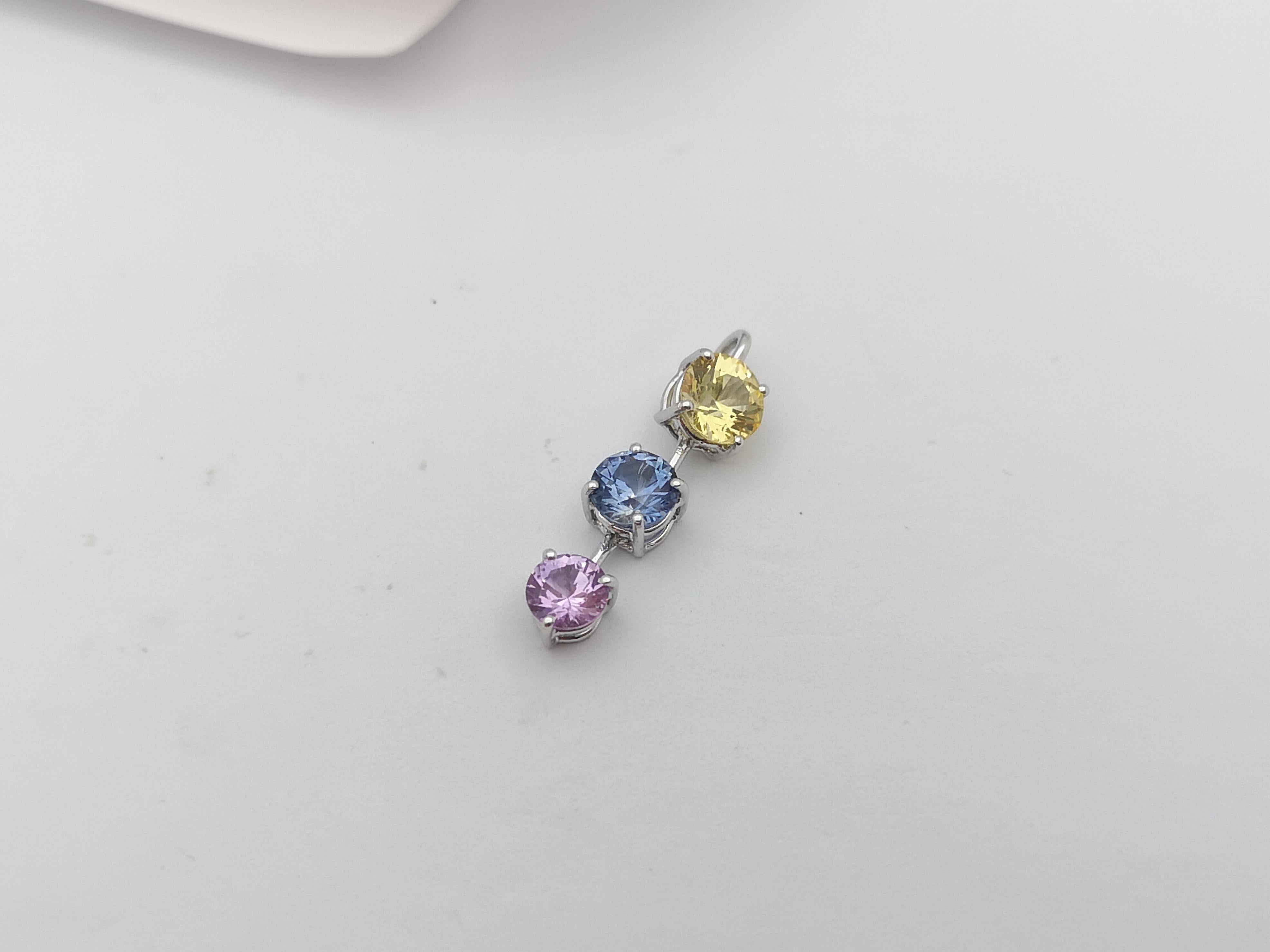 Rainbow Colour Sapphire Pendant Set in 18 Karat White Gold Settings In New Condition For Sale In Bangkok, TH