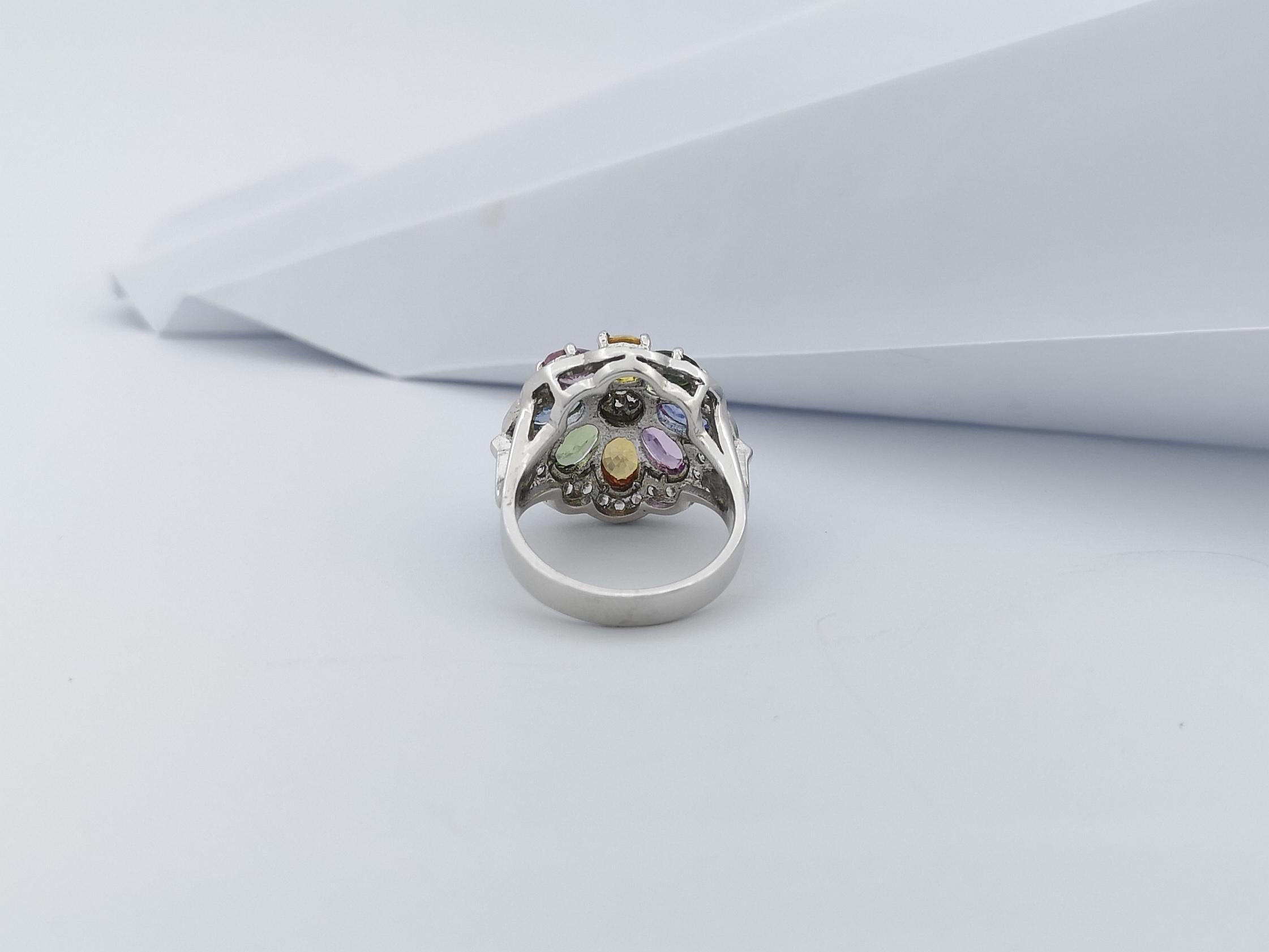 Ring mit Regenbogenfarbenem Saphir und kubischem Zirkon in Silberfassung im Angebot 6