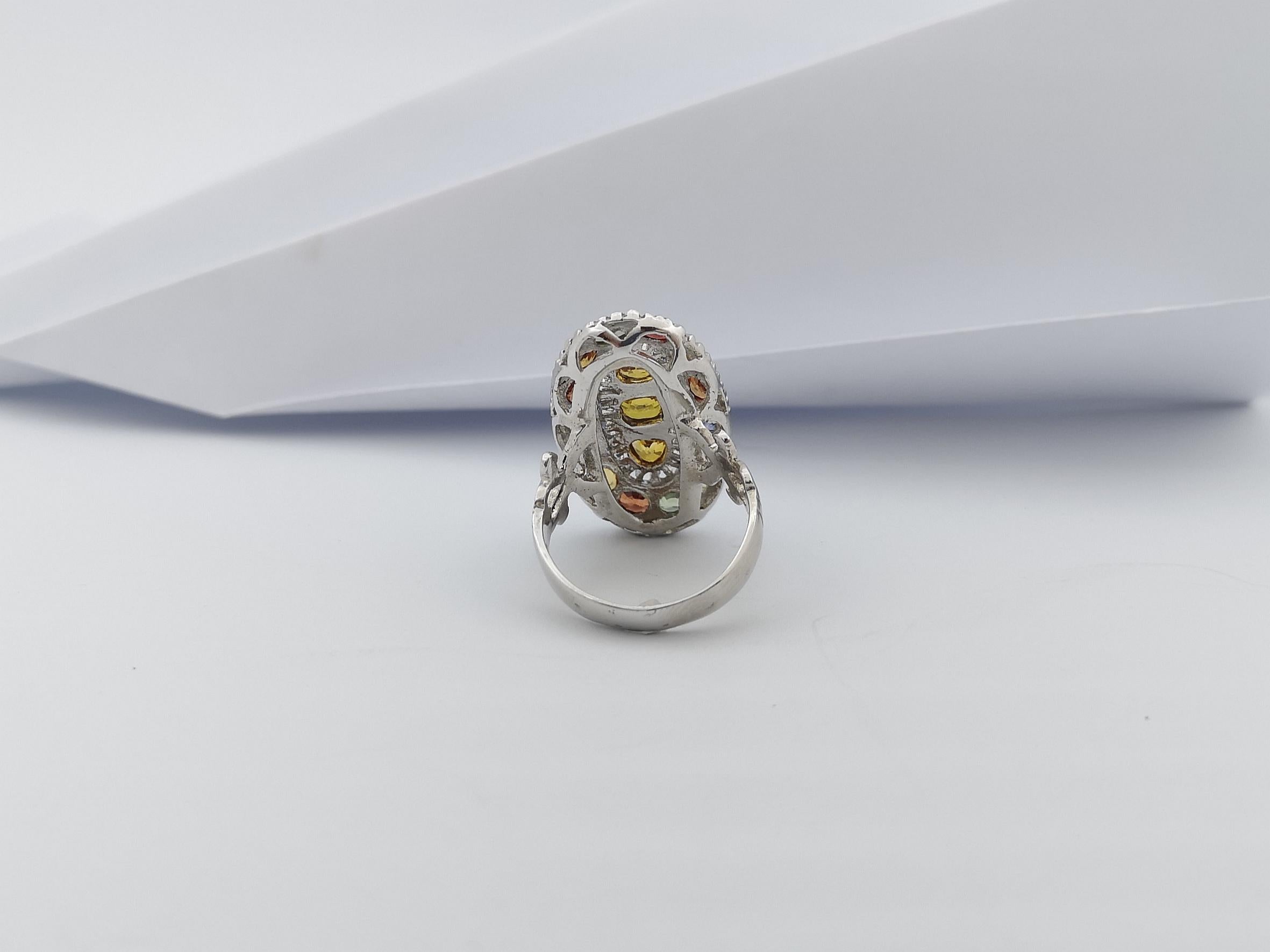 Ring mit Regenbogenfarbenem Saphir und kubischem Zirkon in Silberfassung im Angebot 7