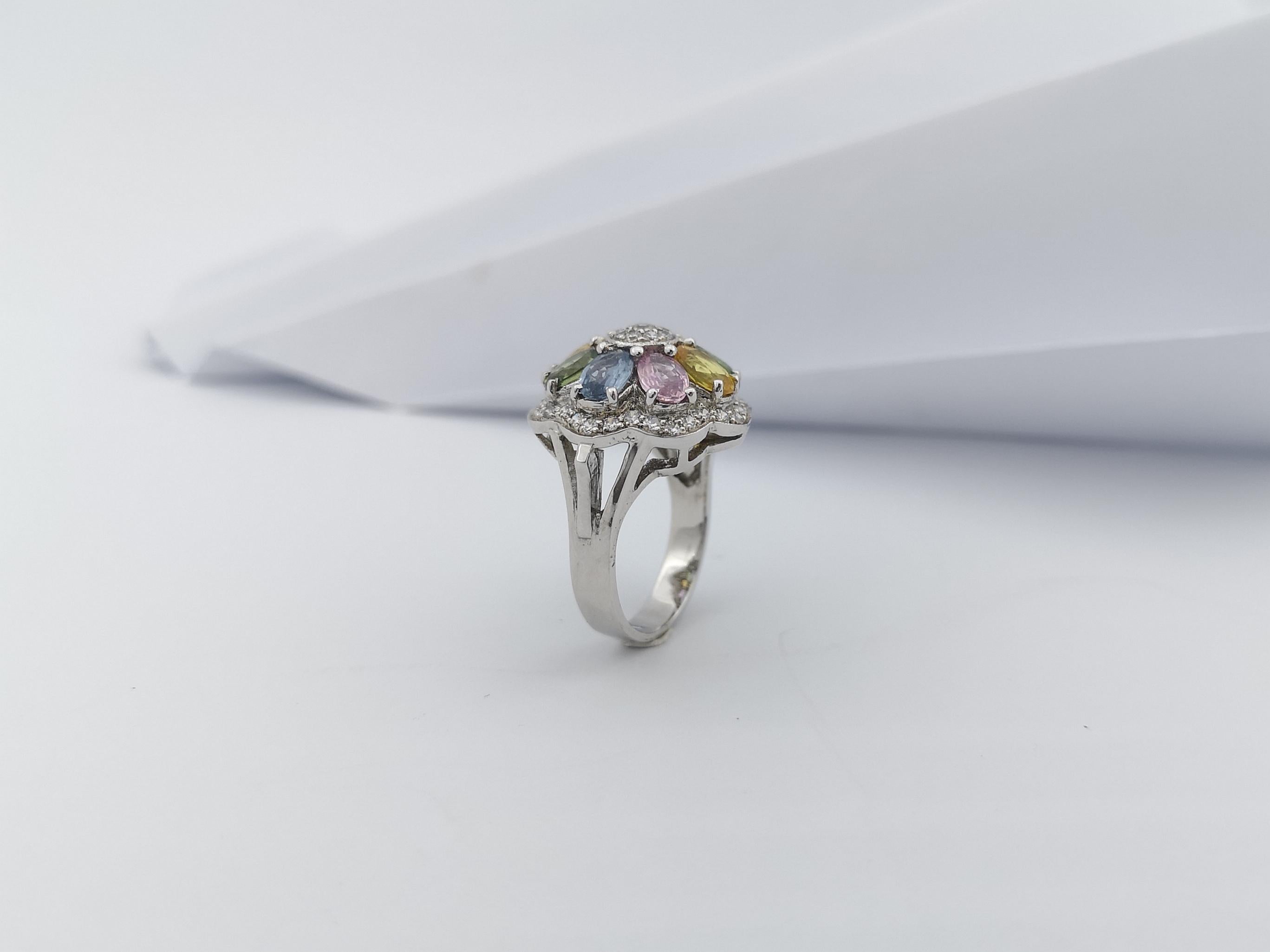 Ring mit Regenbogenfarbenem Saphir und kubischem Zirkon in Silberfassung im Angebot 11
