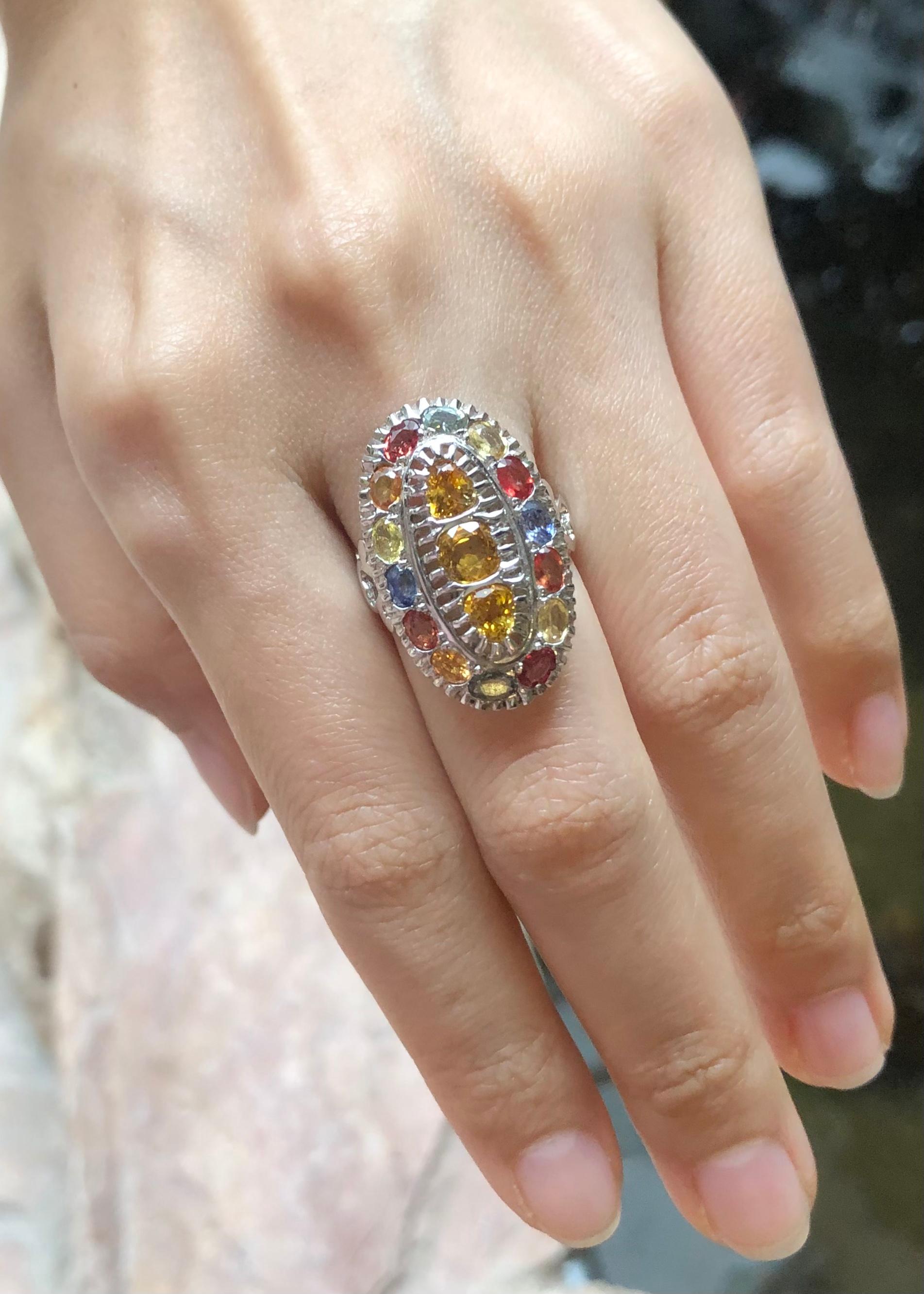 Ring mit Regenbogenfarbenem Saphir und kubischem Zirkon in Silberfassung im Zustand „Neu“ im Angebot in Dusit, 10