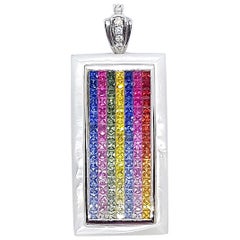 Regenbogenfarbener Saphir mit Diamant-Anhänger in 18 Karat Weißgoldfassung
