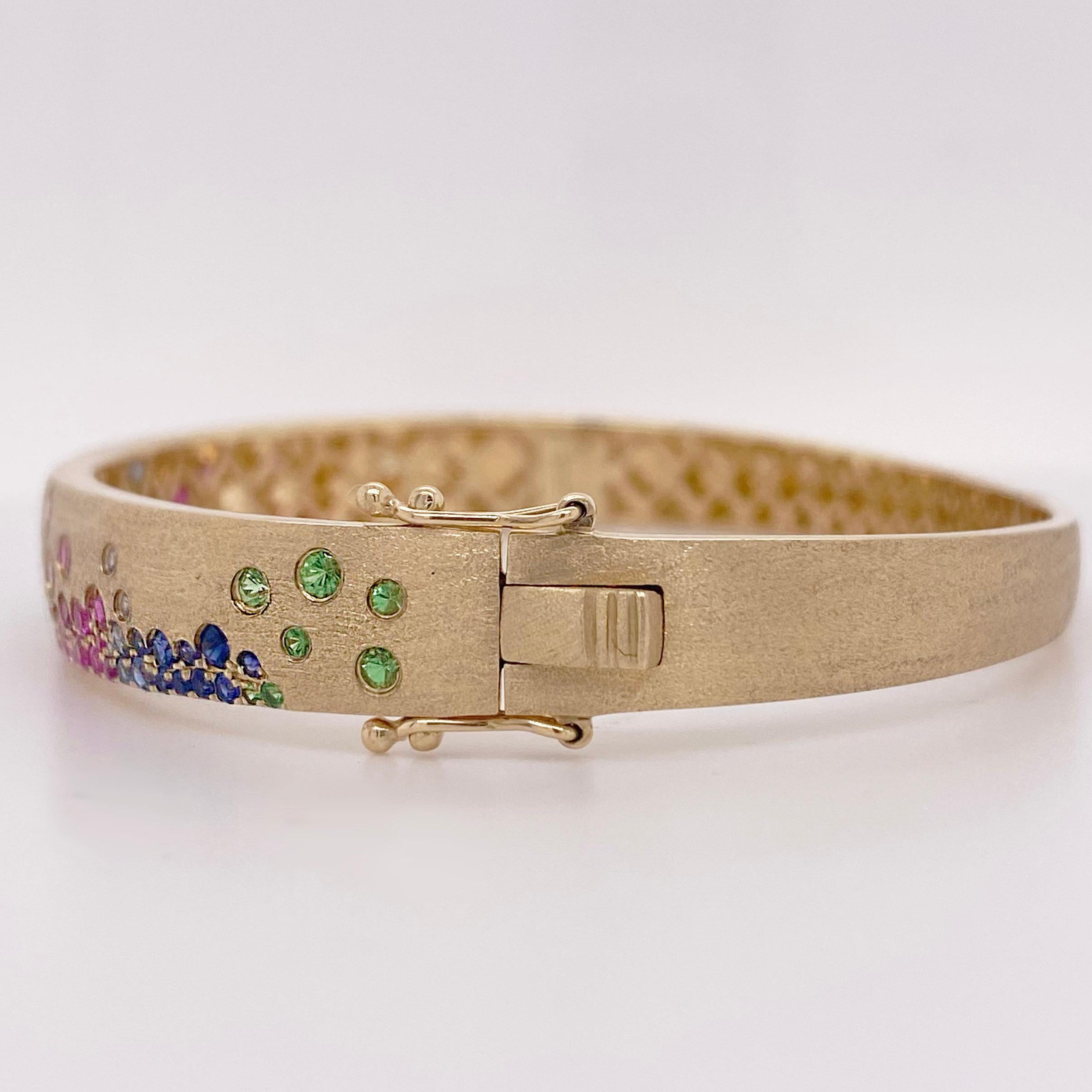 Regenbogen- Confetti-Armband, 2,55 Karat Saphir & Tsavorit, Satin-Finish (Zeitgenössisch) im Angebot