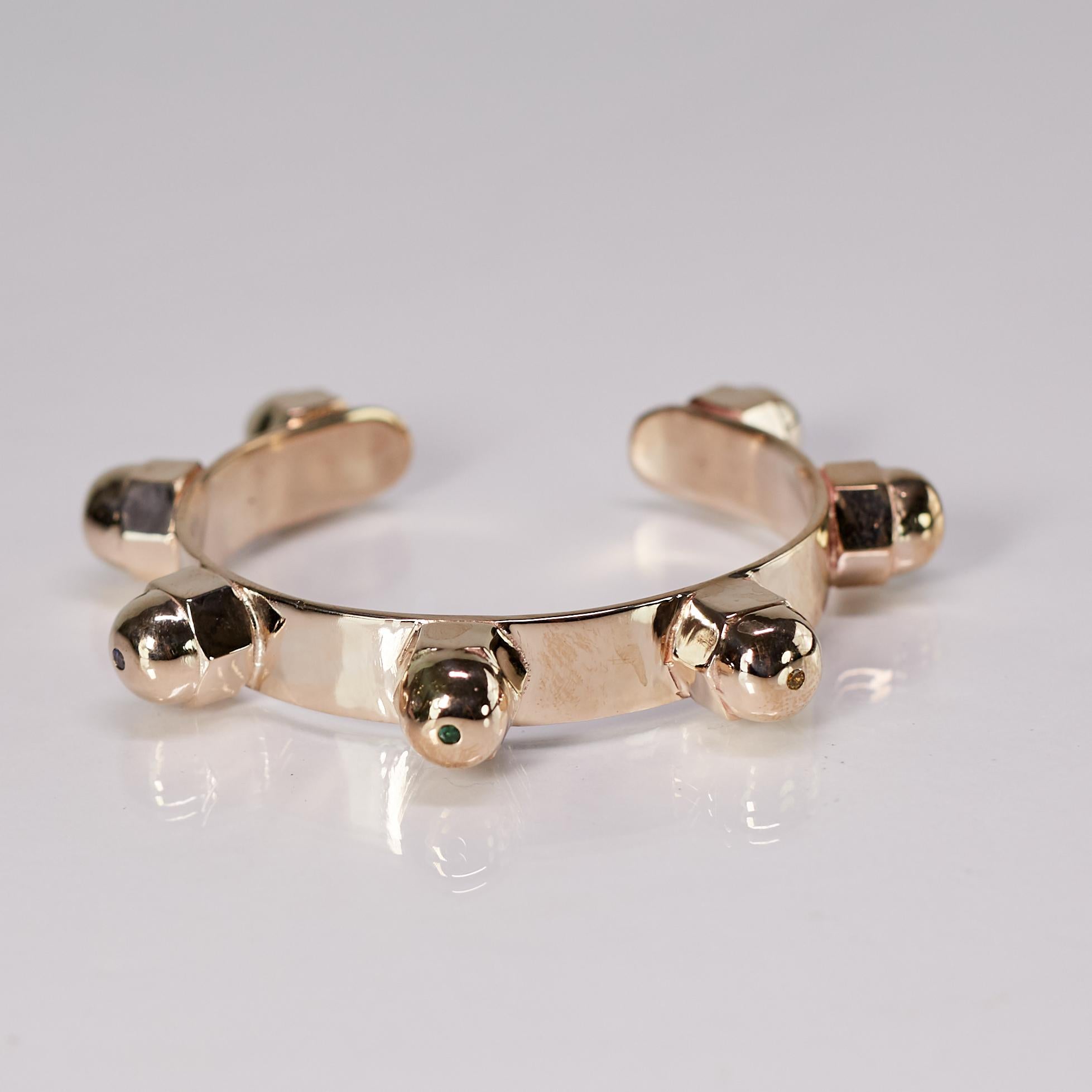 Taille brillant Bracelet manchette arc-en-ciel en diamants blancs, émeraudes, rubis, saphirs et opales en vente
