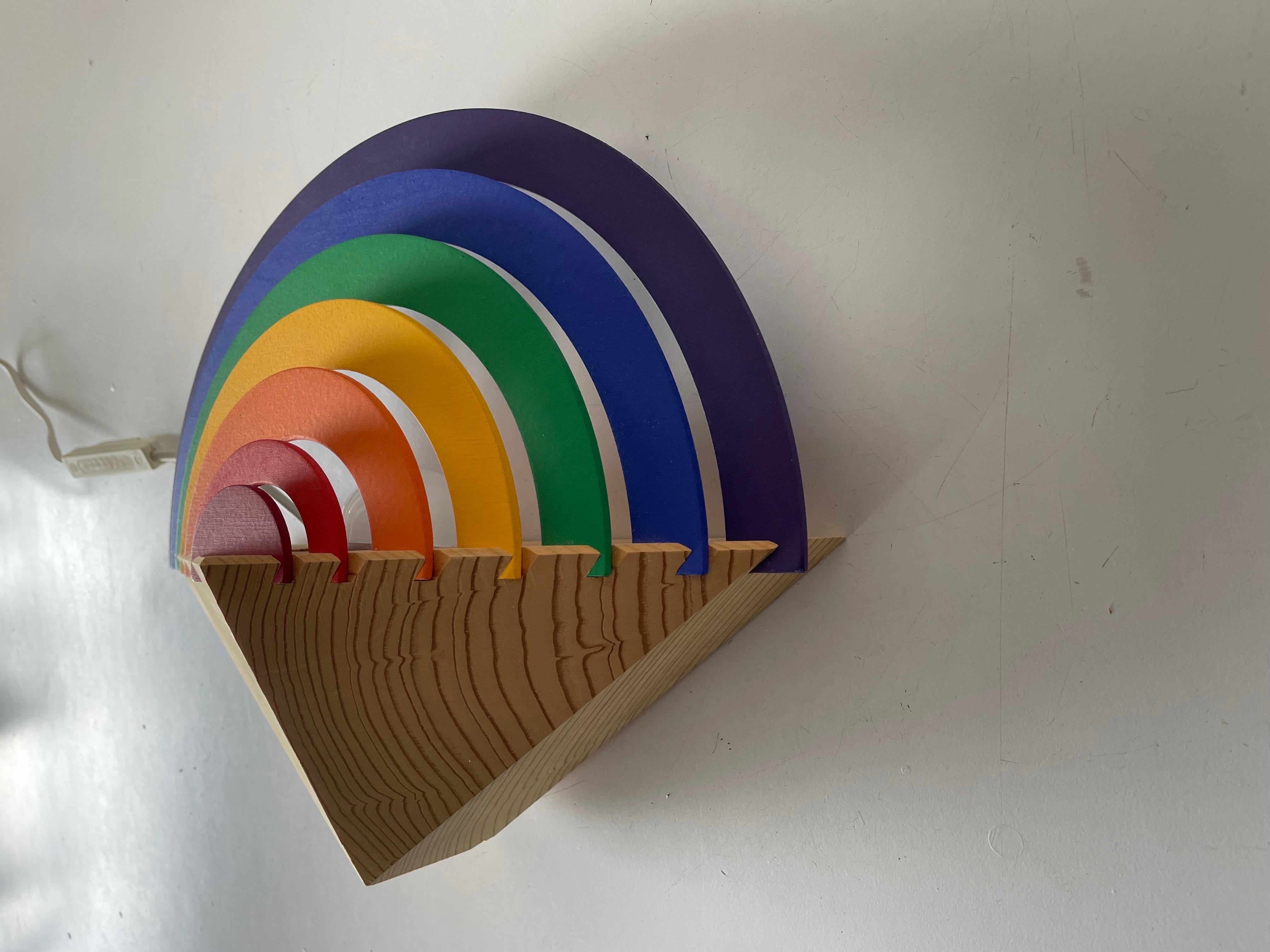 Ère spatiale Lampe de nuit en bois design arc-en-ciel de Kiener Zürich, dans le style du groupe Memphis, 1980 en vente