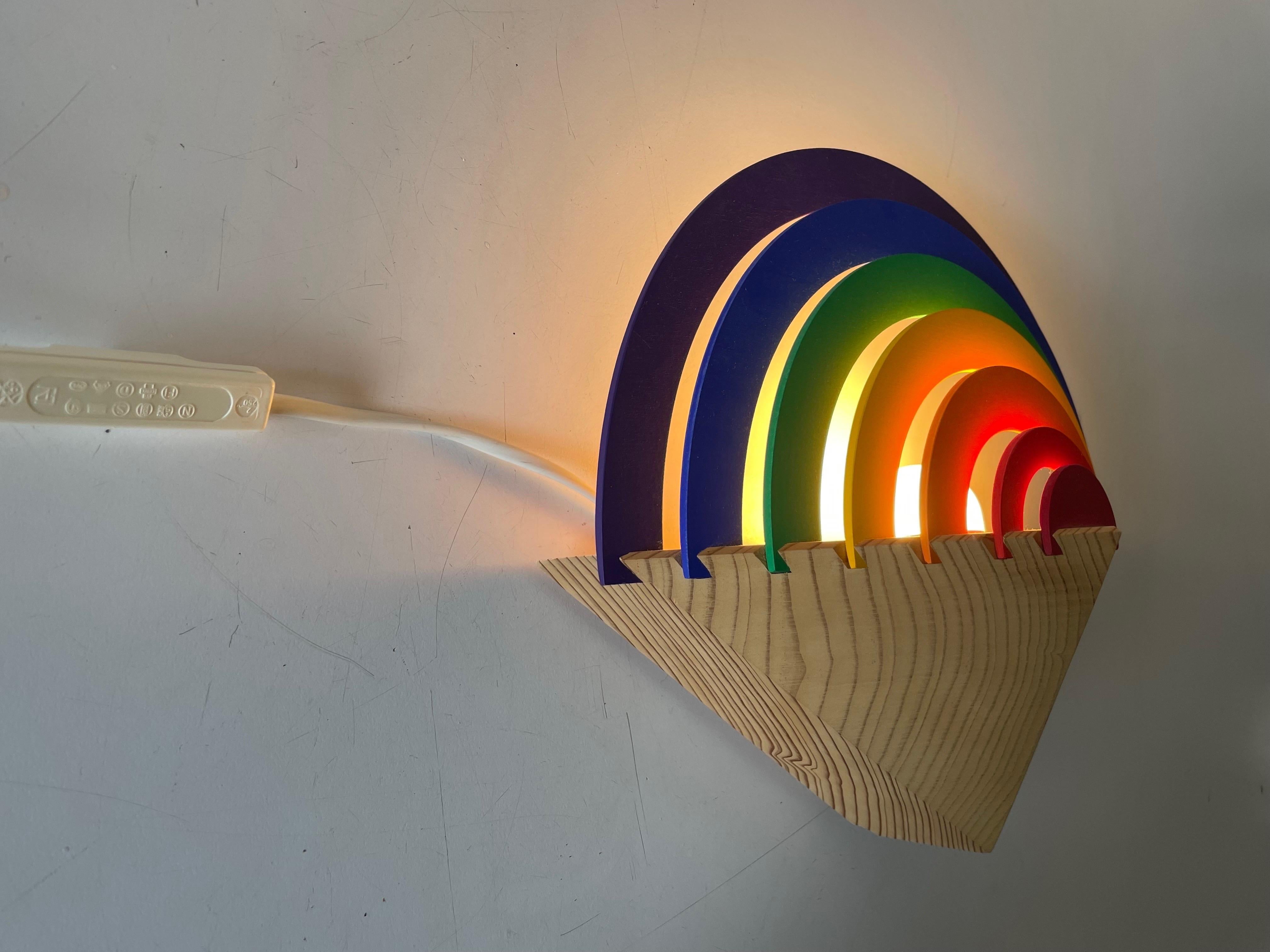 Regenbogen Design Holz Nachtlampe von Kiener Zürich, im Stil der Memphis Gruppe, 1980 im Angebot 2