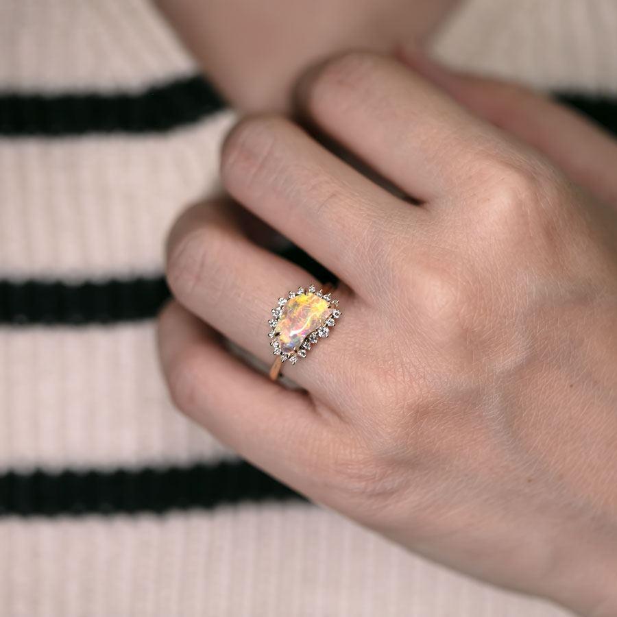 Brilliant Cut Rainbow Dream - 2.33ct Fire Opal Halo Diamond Engagement Ring 18K Yellow Gold For Sale