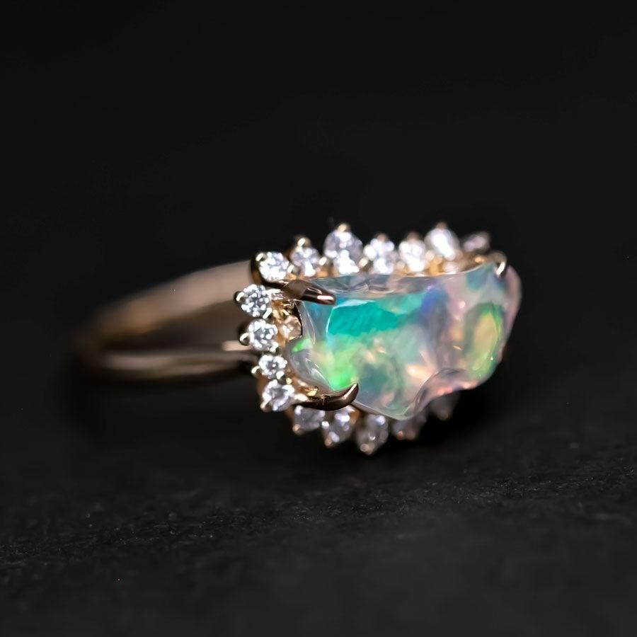 Women's or Men's Rainbow Dream - 2.33ct Fire Opal Halo Diamond Engagement Ring 18K Yellow Gold For Sale