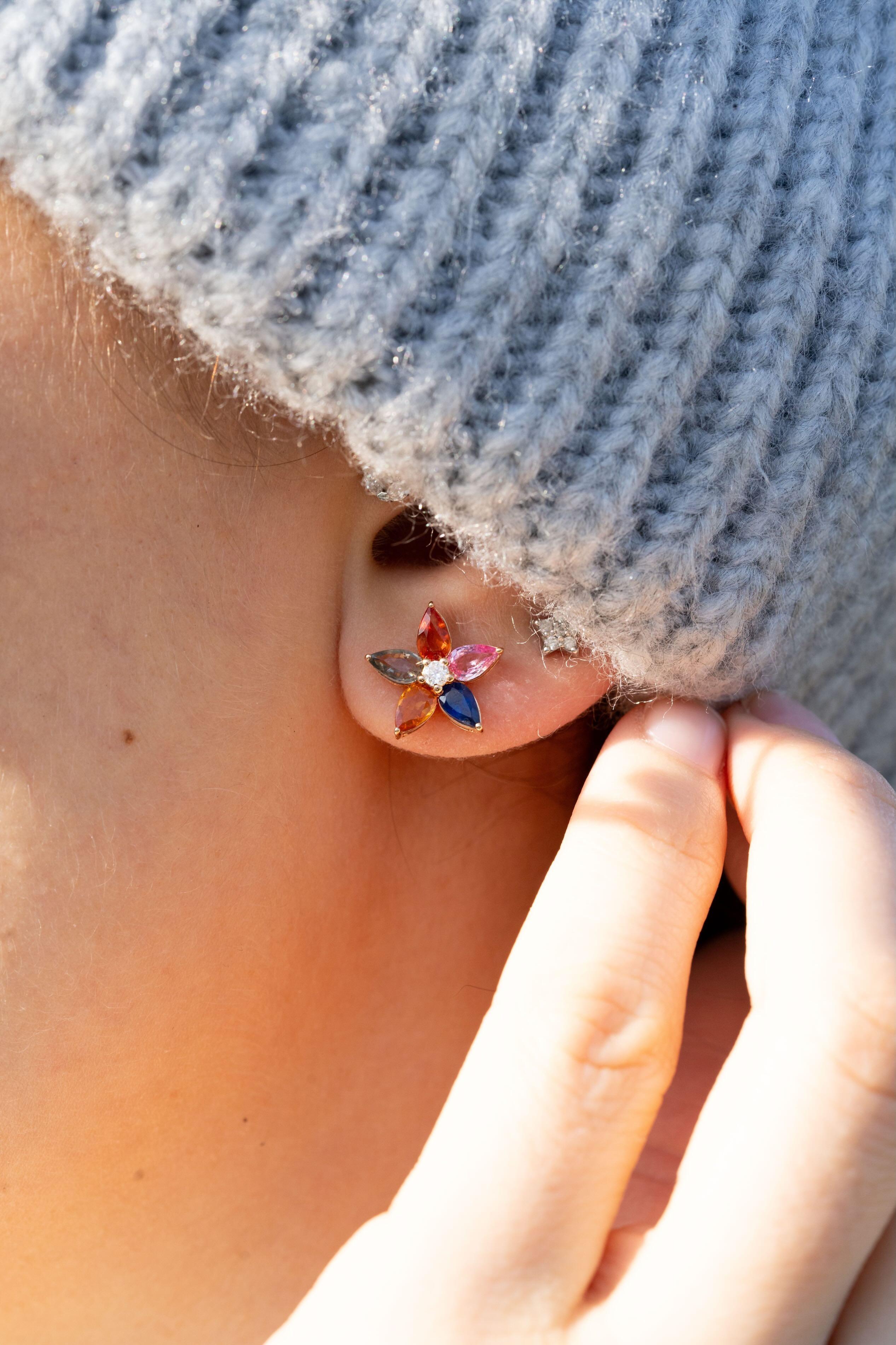 Rainbow Flower Sapphire Stud Earrings In New Condition For Sale In Fatih, 34