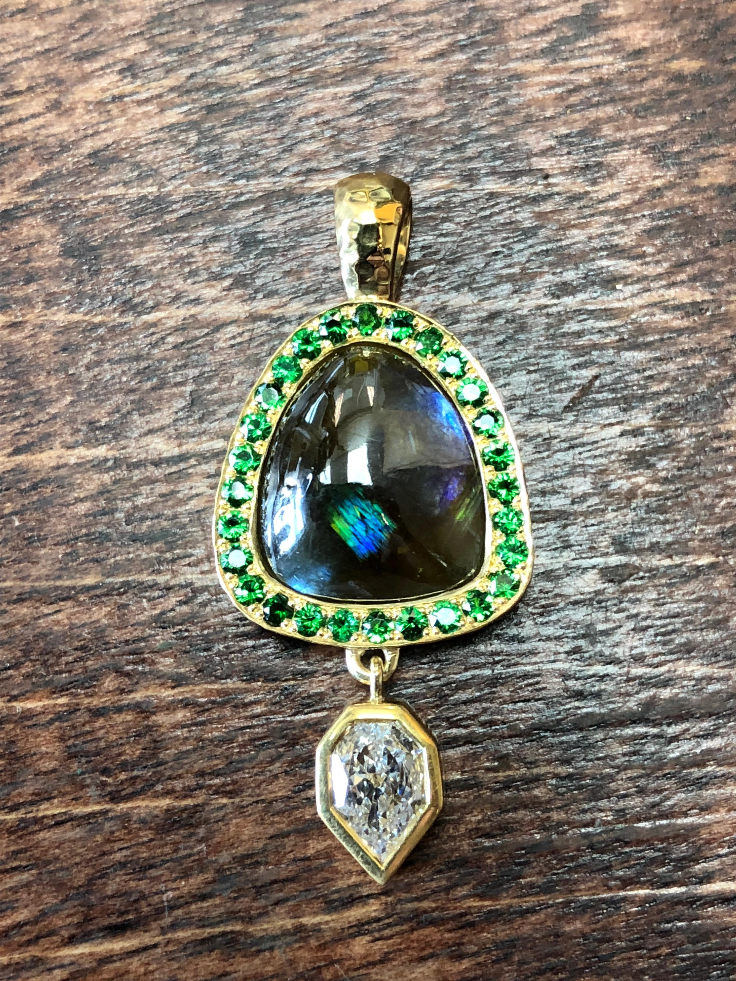 Artisan Rainbow garnet and tsavorite necklace in 18 k gold with a GIA empress diamond