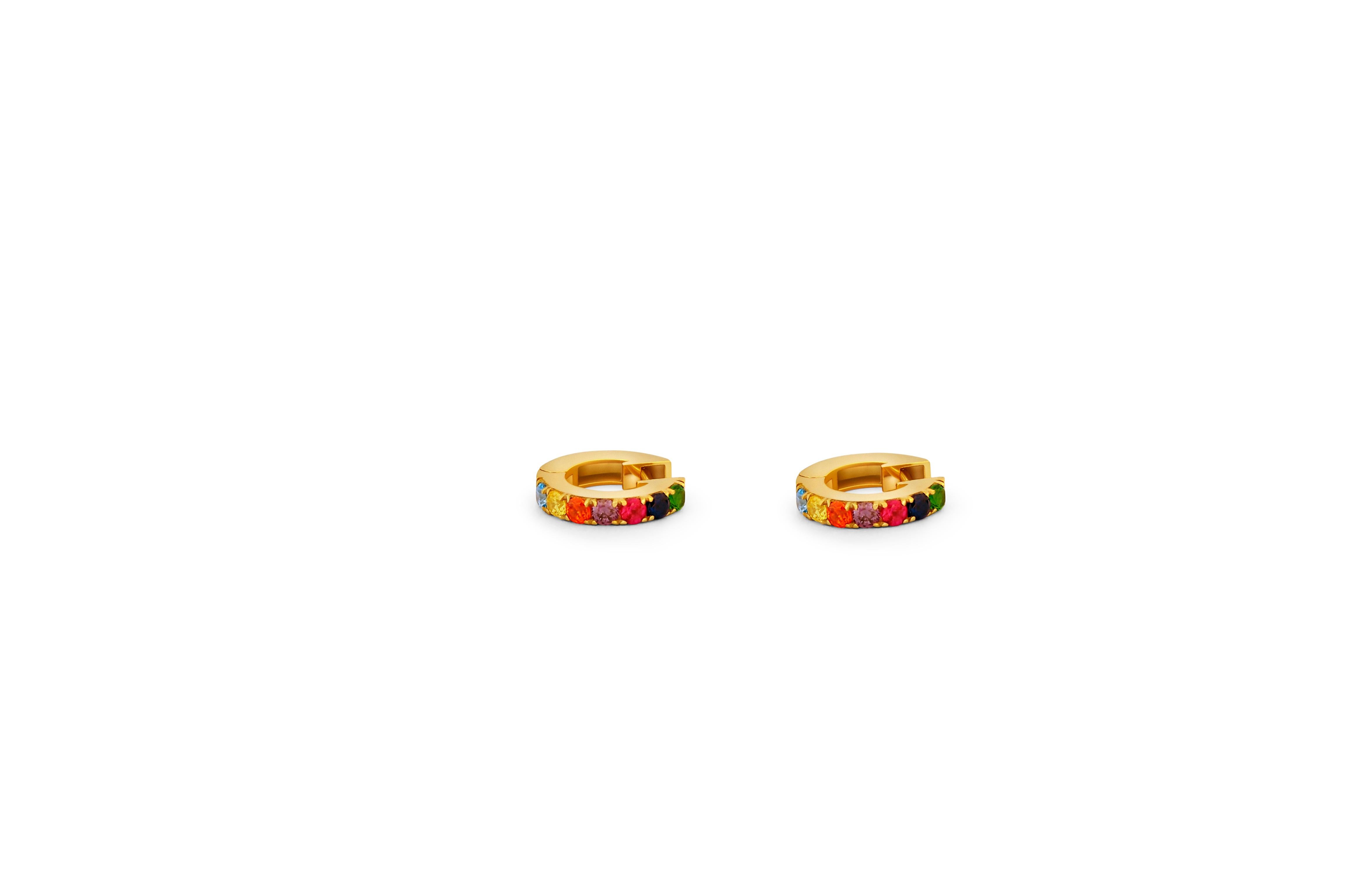  Rainbow Gemstone 14k Gold Huggy Hoop Earrings In New Condition For Sale In Istanbul, TR