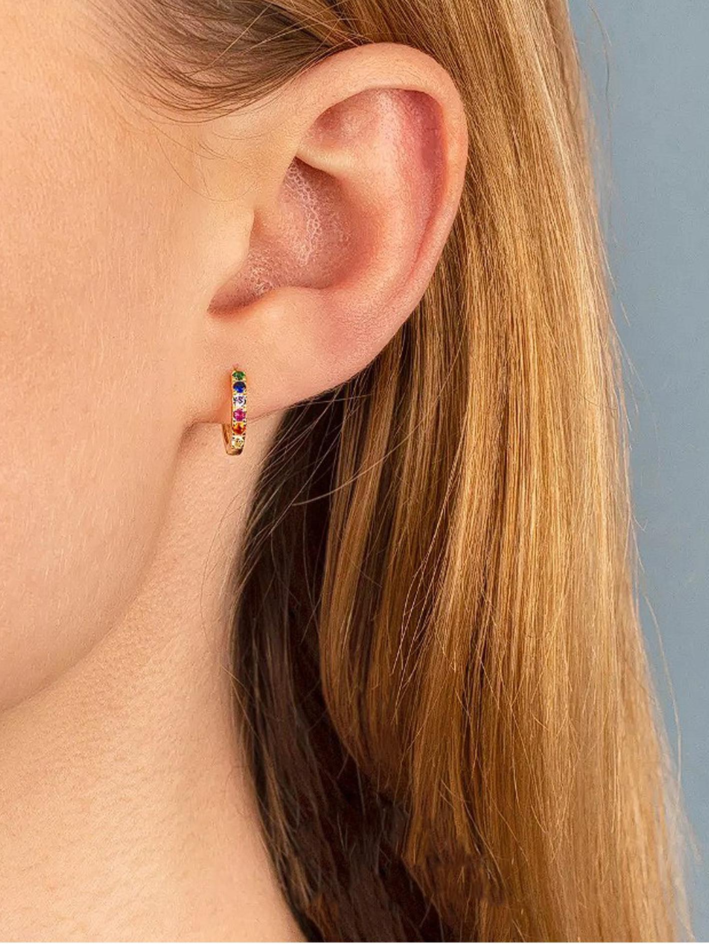 Rainbow Gemstone 14k Gold Huggy Hoop Earrings. In New Condition For Sale In Istanbul, TR