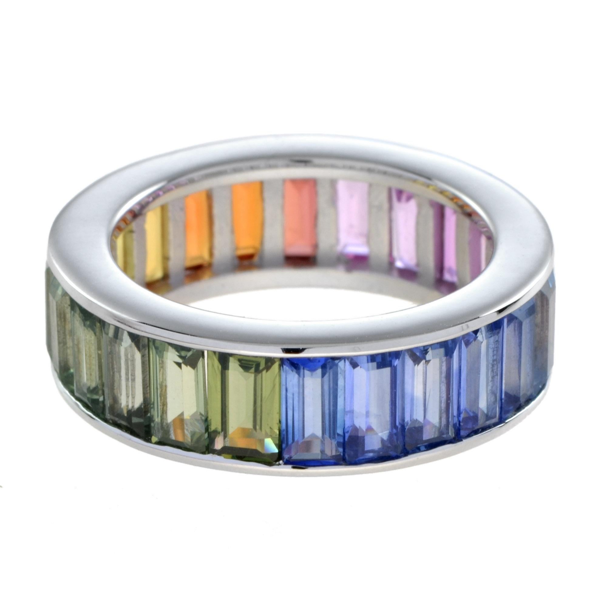 Art Déco Rainbow Graduating Multicolor Baguette Sapphires Eternity Band White Gold Ring in vendita