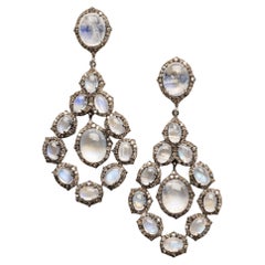 Boucles d'oreilles pendantes en pierre de lune arc-en-ciel et diamants