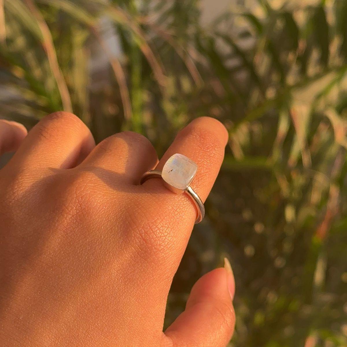 For Sale:  Rainbow Moonstone Cushion Cut Solitaire Unisex Ring for Gift in 925 Silver 2
