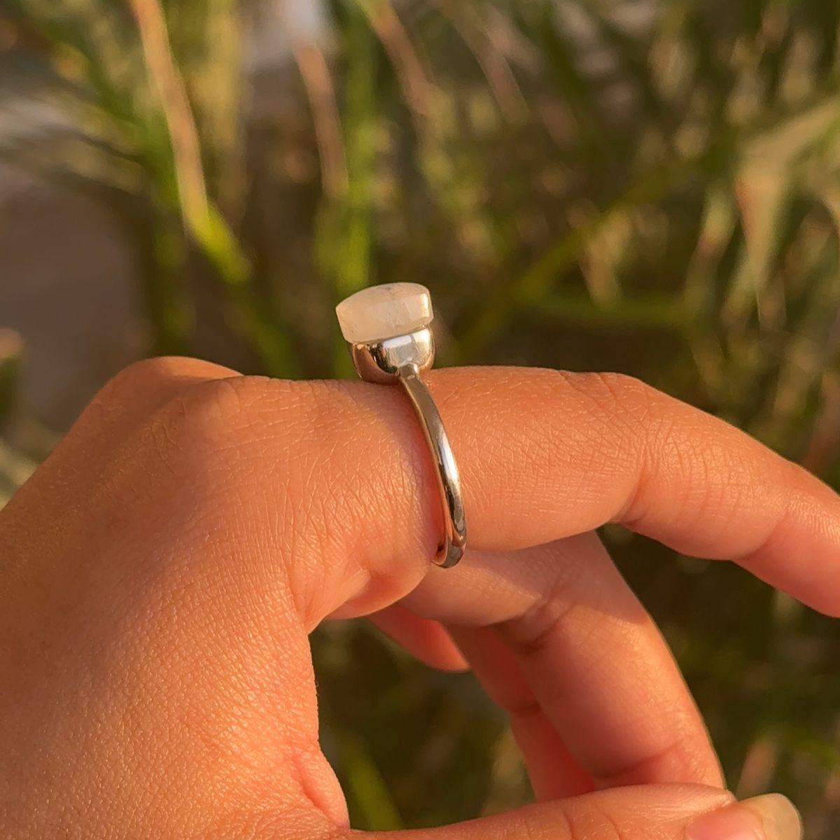 For Sale:  Rainbow Moonstone Cushion Cut Solitaire Unisex Ring for Gift in 925 Silver 4