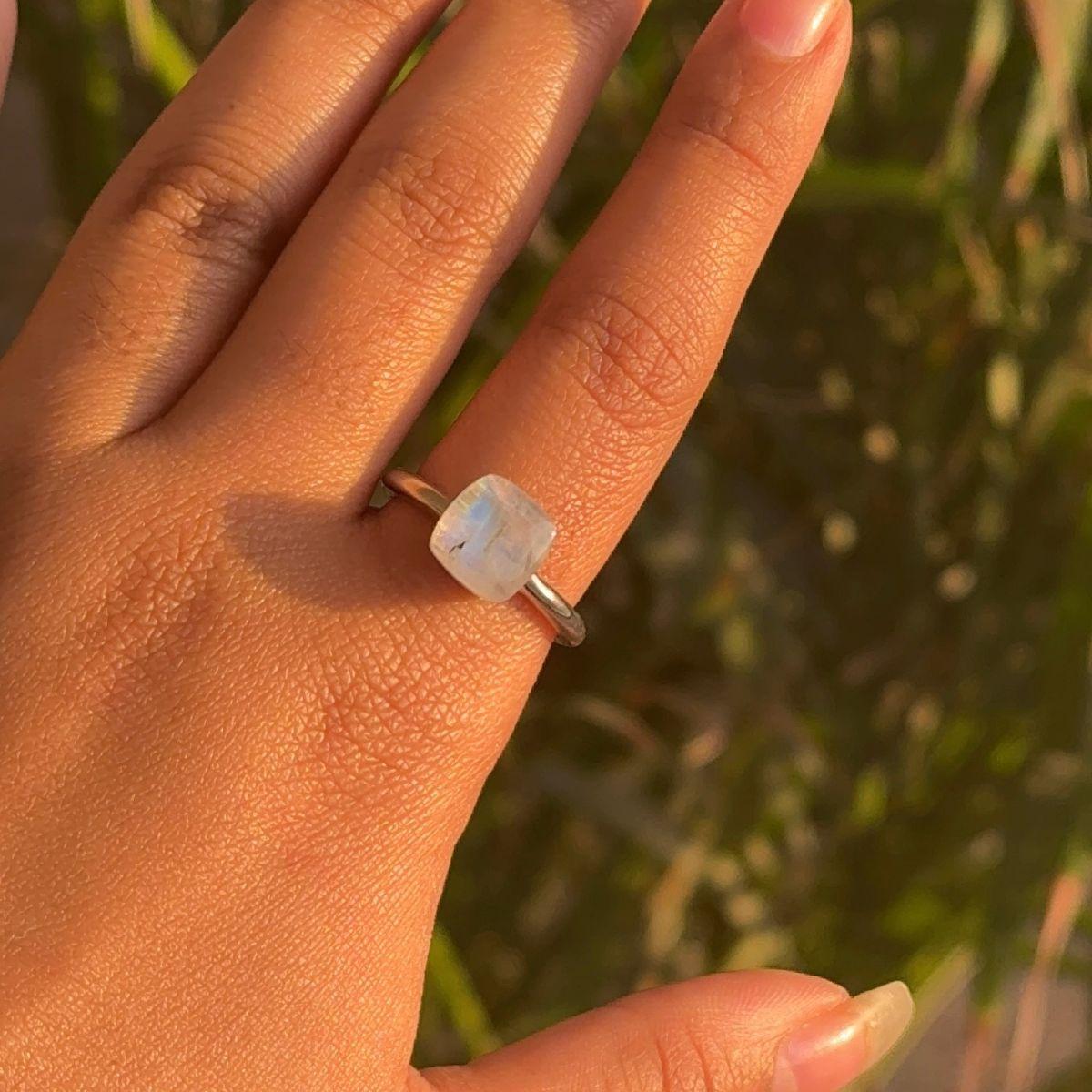 For Sale:  Rainbow Moonstone Cushion Cut Solitaire Unisex Ring for Gift in 925 Silver 8