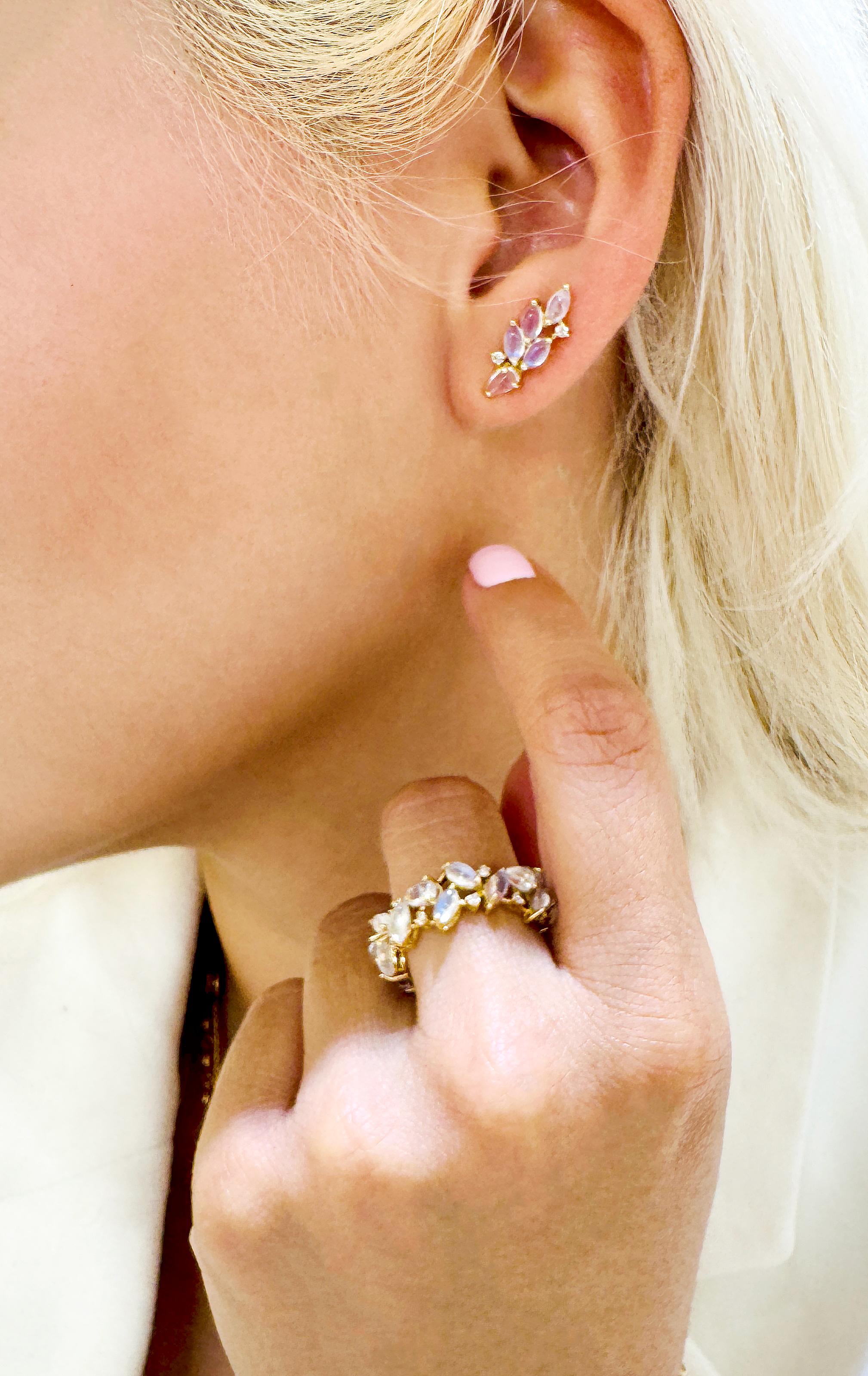 Bague en or jaune 18 carats, pierre de lune arc-en-ciel et diamants Neuf - En vente à Coral Gables, FL