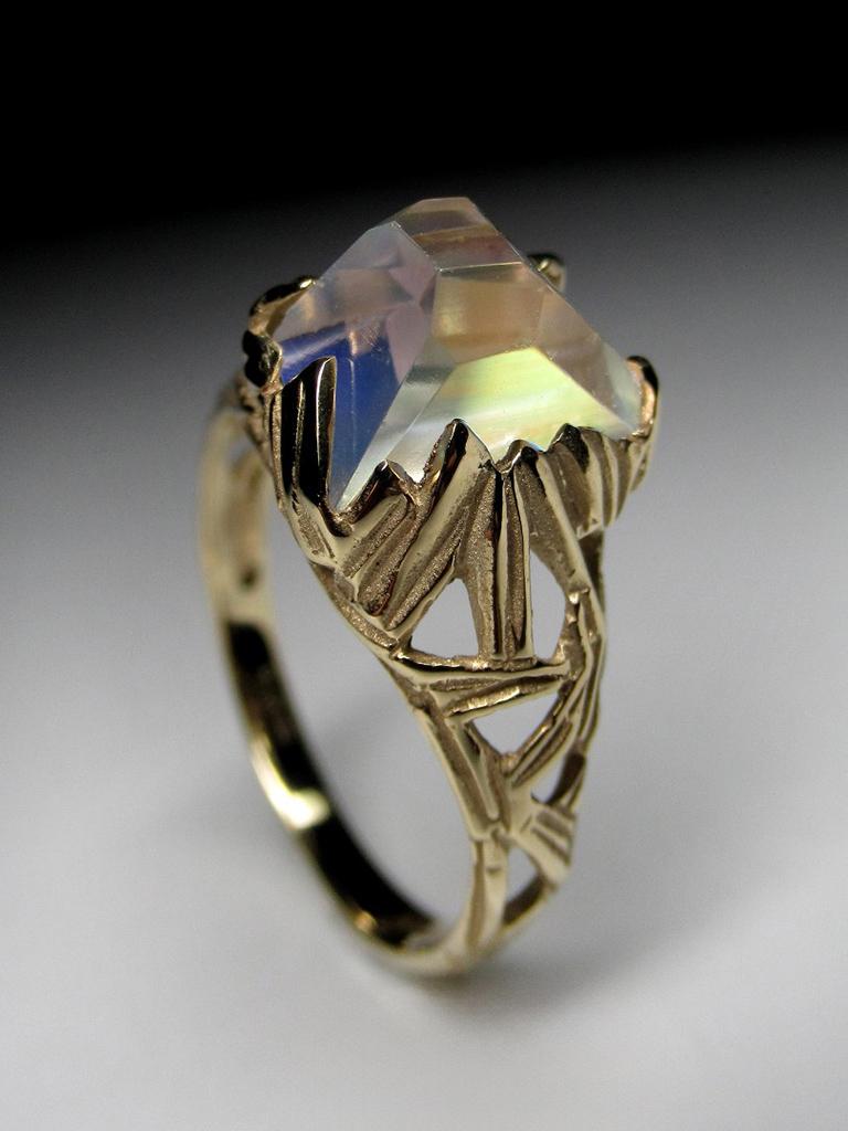 Rainbow Moonstone Gold Ring Healing Energy Unusual Stone Engagement ring For Sale 3