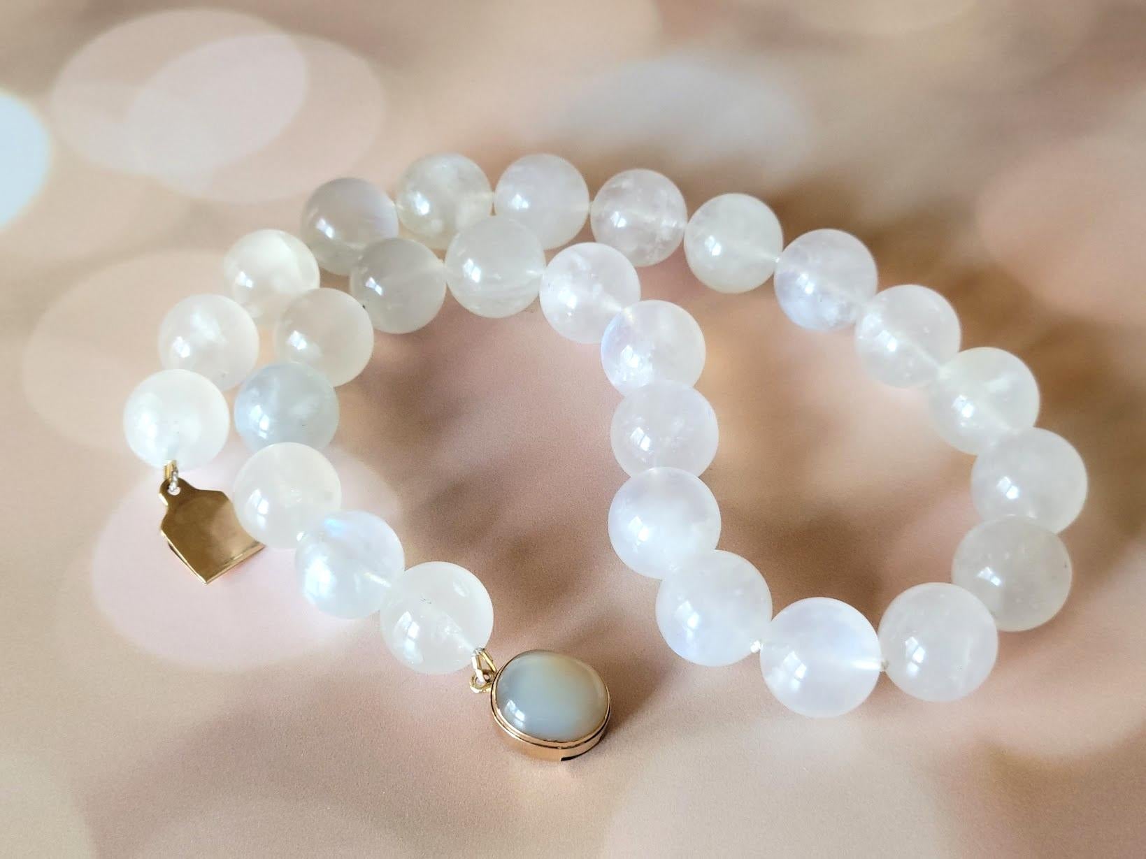Presenting an exquisite moonstone necklace of rare size, adorned with a unique gold clasp.

The necklace measures 19.5 inches in length, featuring large beads (16.5–17.5 mm) – an exceptionally rare and luxurious size for moonstone.

Each stone