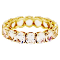 Rainbow Moonstone Oval Ring In 18K Yellow Gold
